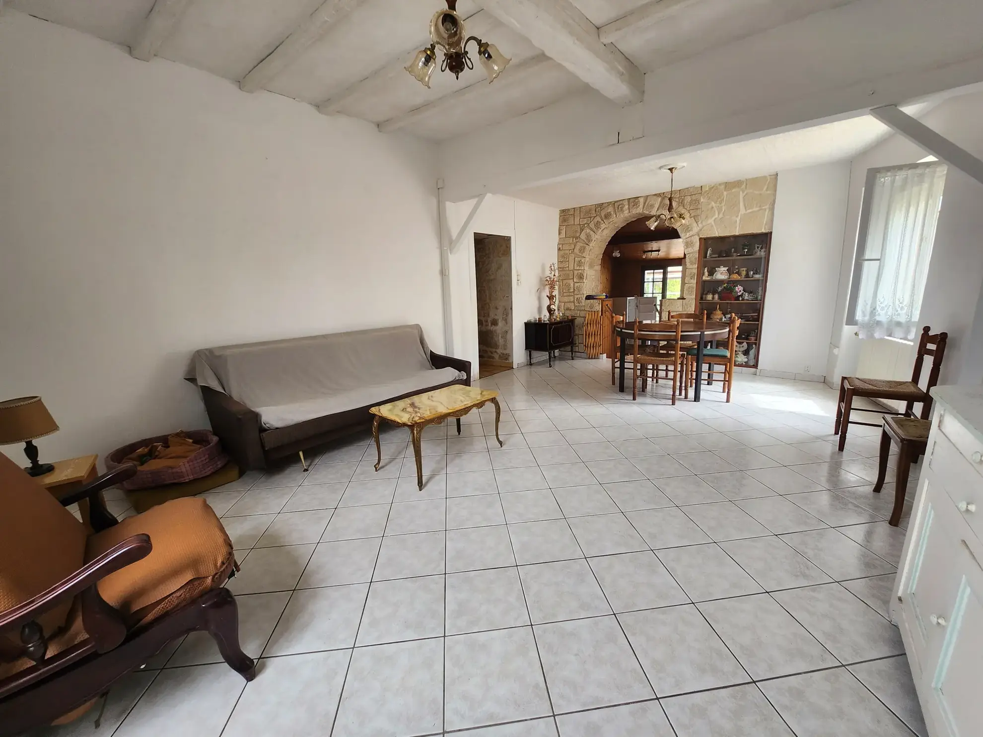 Maison en pierre avec jardin et dépendance au centre de Luçon 