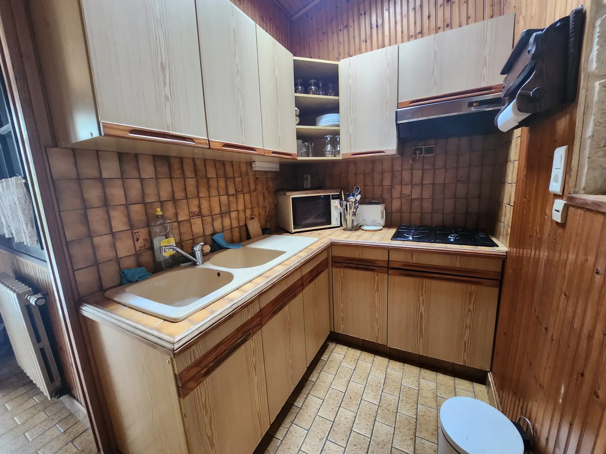 Maison en pierre avec jardin et dépendance au centre de Luçon 