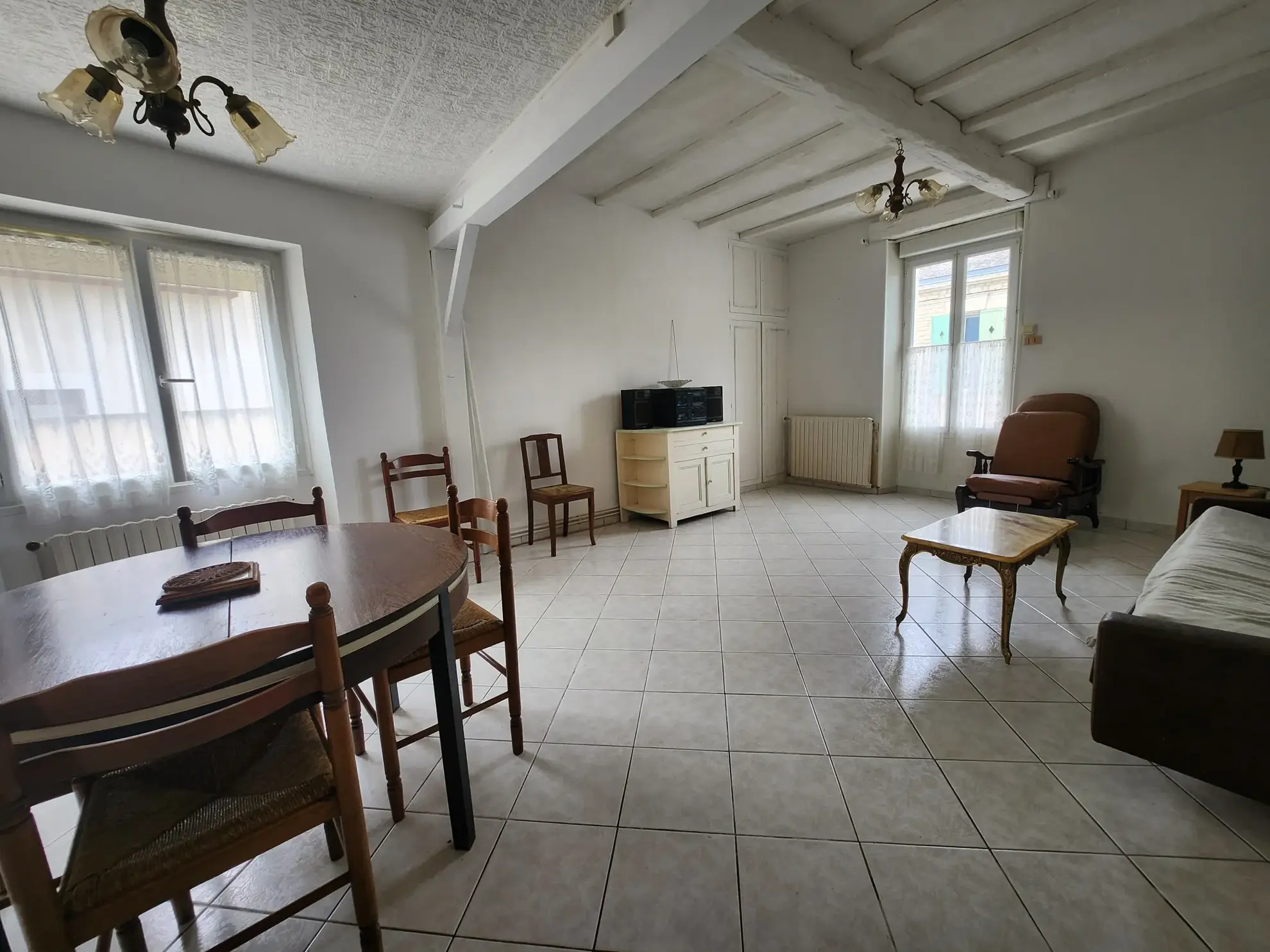 Maison en pierre avec jardin et dépendance au centre de Luçon 