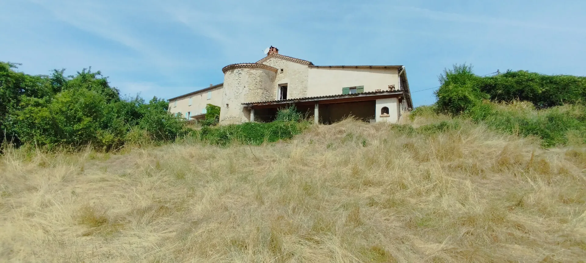 Ancienne ferme en pierre rénovée avec dépendances et grand terrain dans la vallée de la Méouge