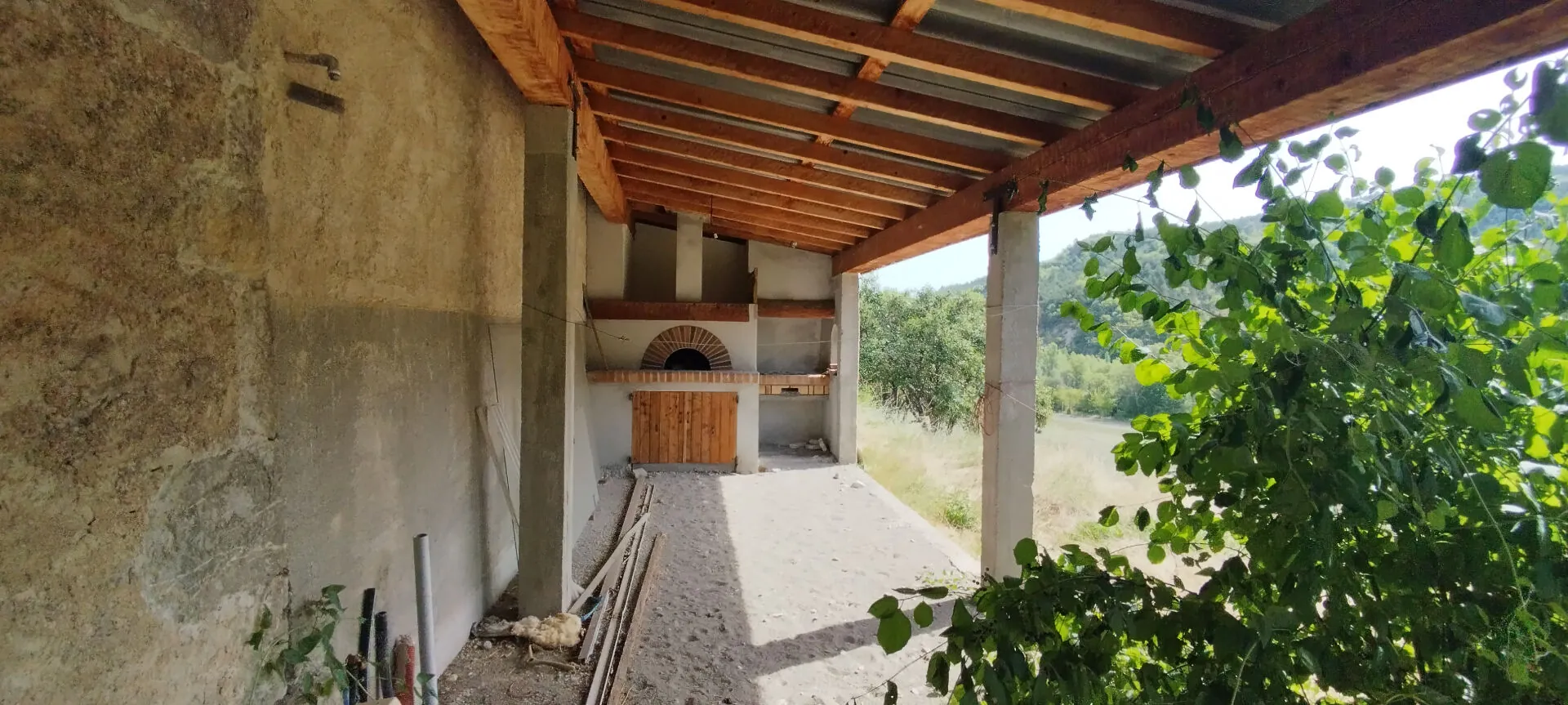 Ancienne ferme en pierre rénovée avec dépendances et grand terrain dans la vallée de la Méouge 