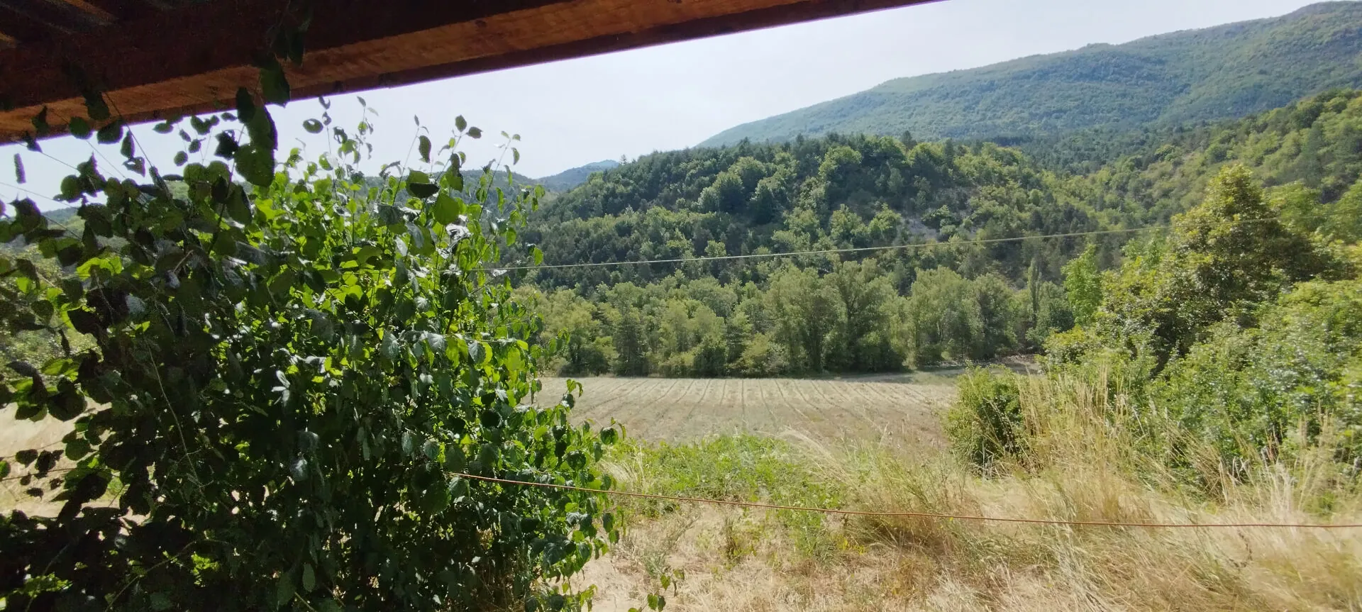 Ancienne ferme en pierre rénovée avec dépendances et grand terrain dans la vallée de la Méouge 