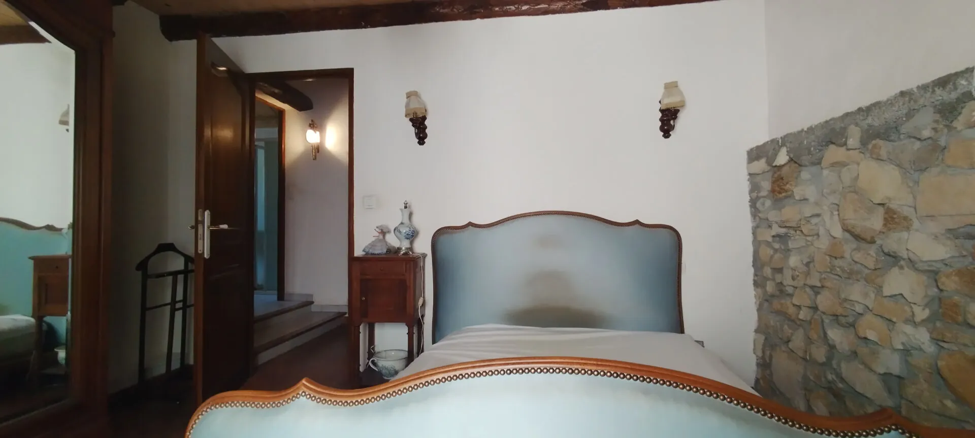 Ancienne ferme en pierre rénovée avec dépendances et grand terrain dans la vallée de la Méouge 