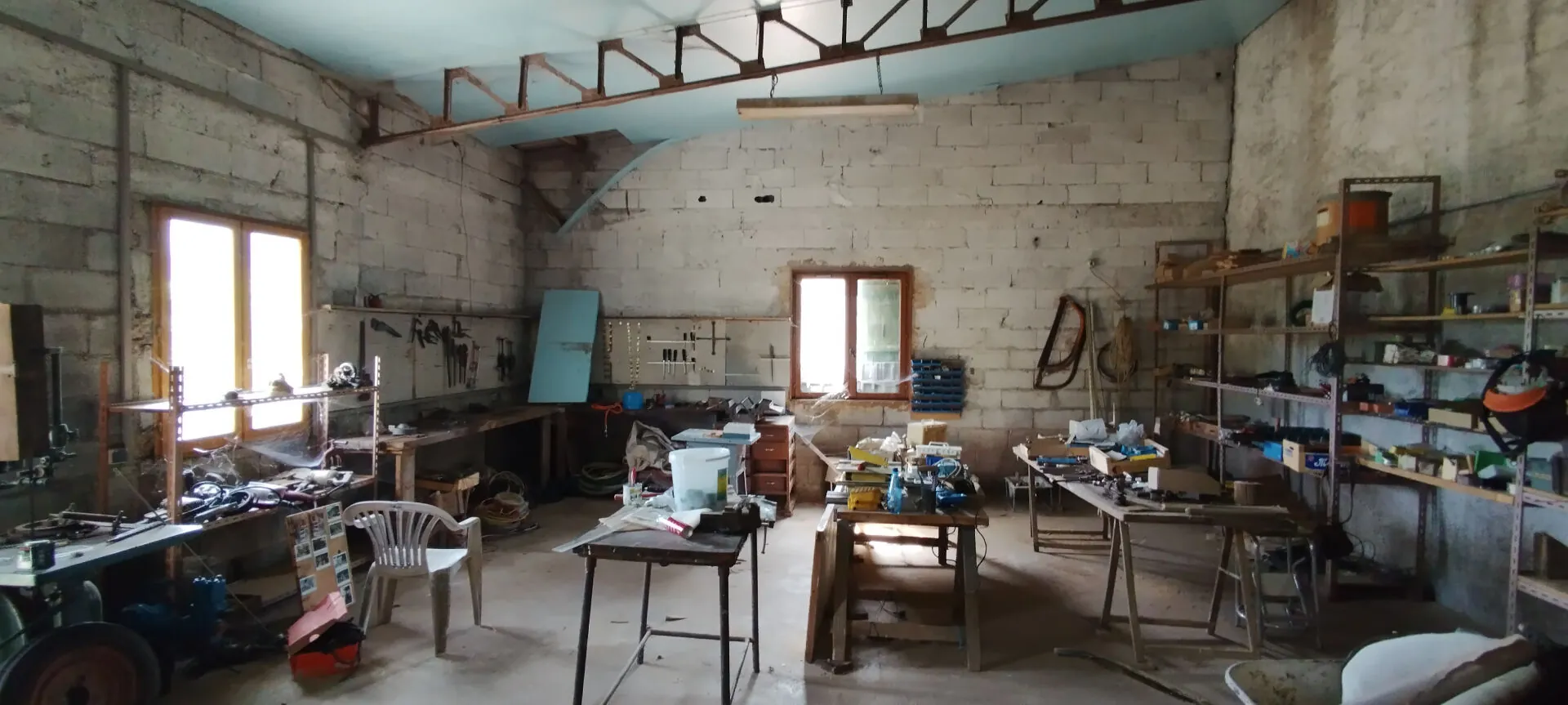 Ancienne ferme en pierre du XVIIème siècle avec dépendances et terrain dans les Baronnies Provençales 