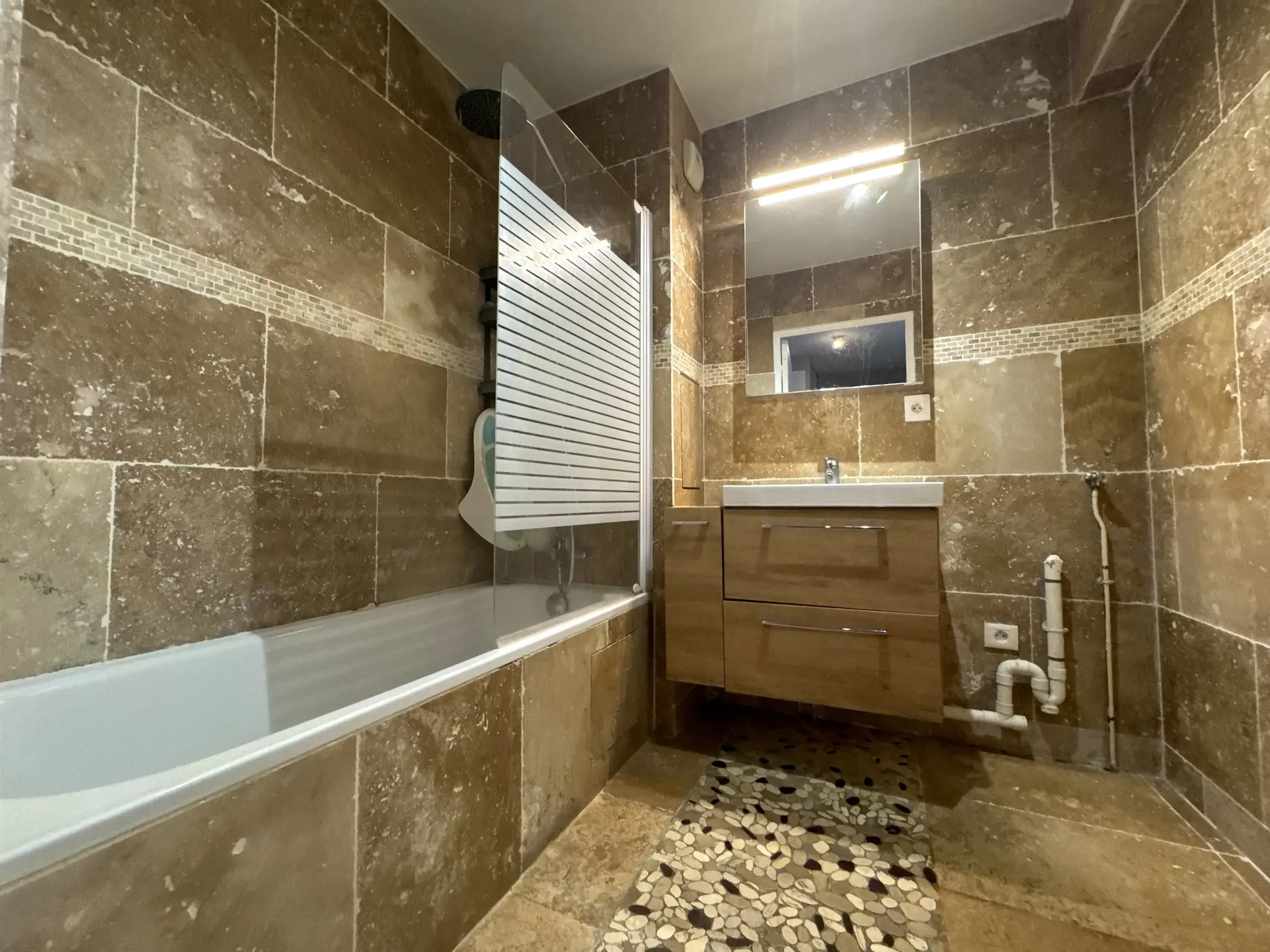 Appartement de 3 pièces à vendre à Gennevilliers, proximité transports et commodités 