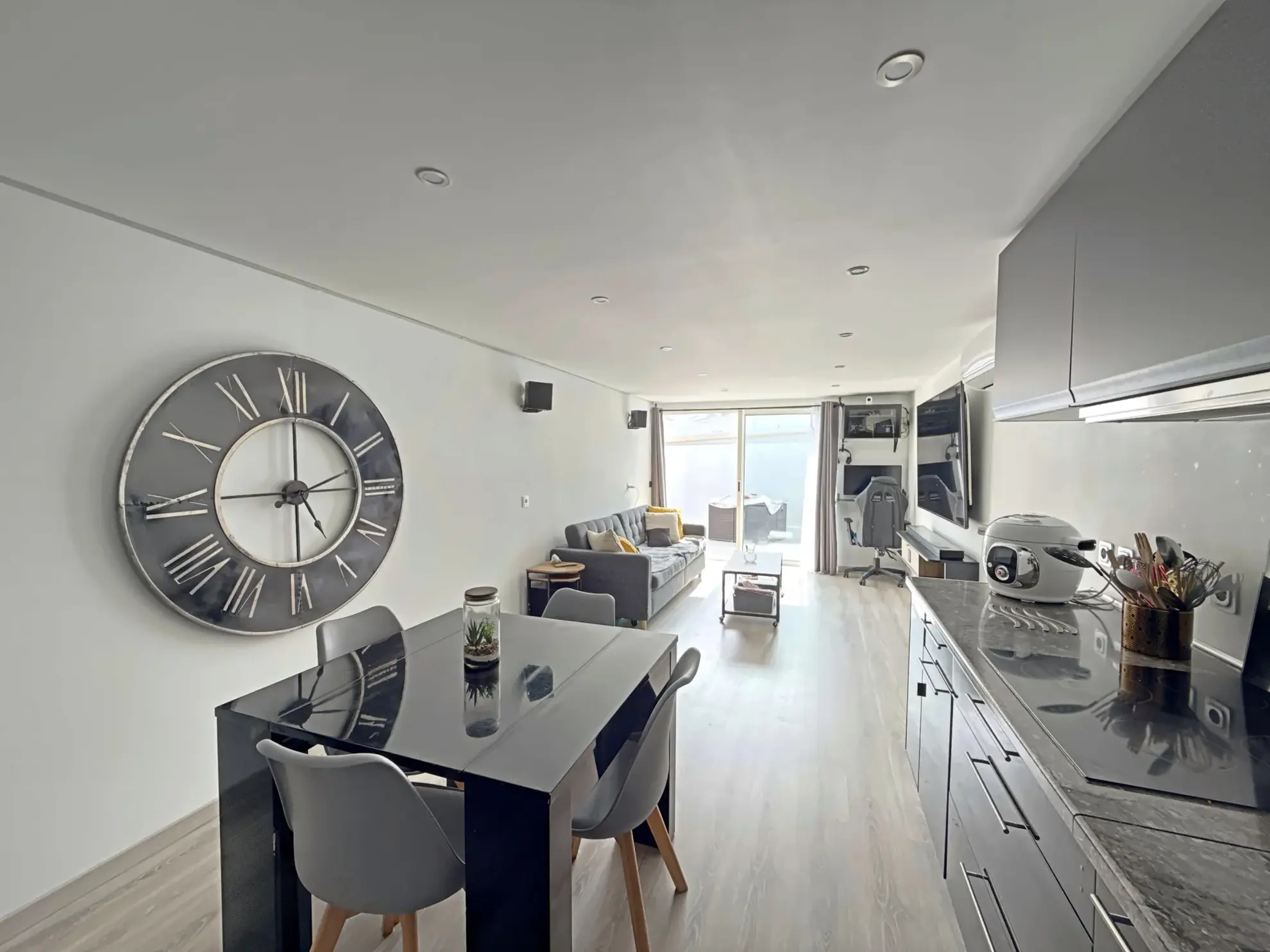 Appartement rénové de 60 m² avec terrasse en vente à Marsillargues 