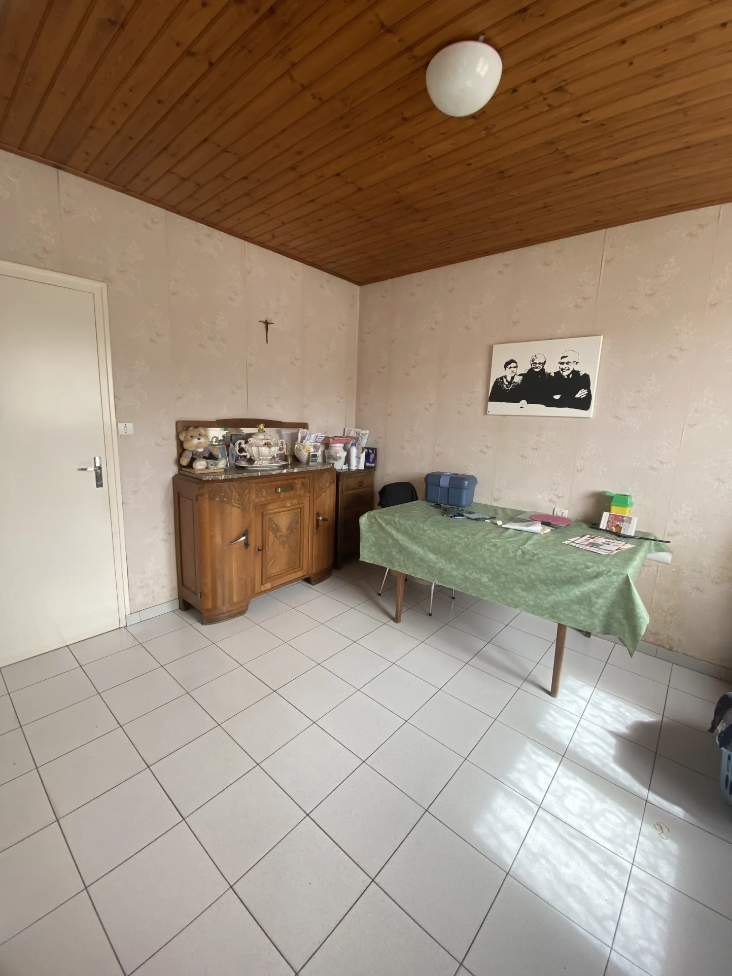 Maison spacieuse à Challans avec studio, dépendances et jardin de 2590 m² 