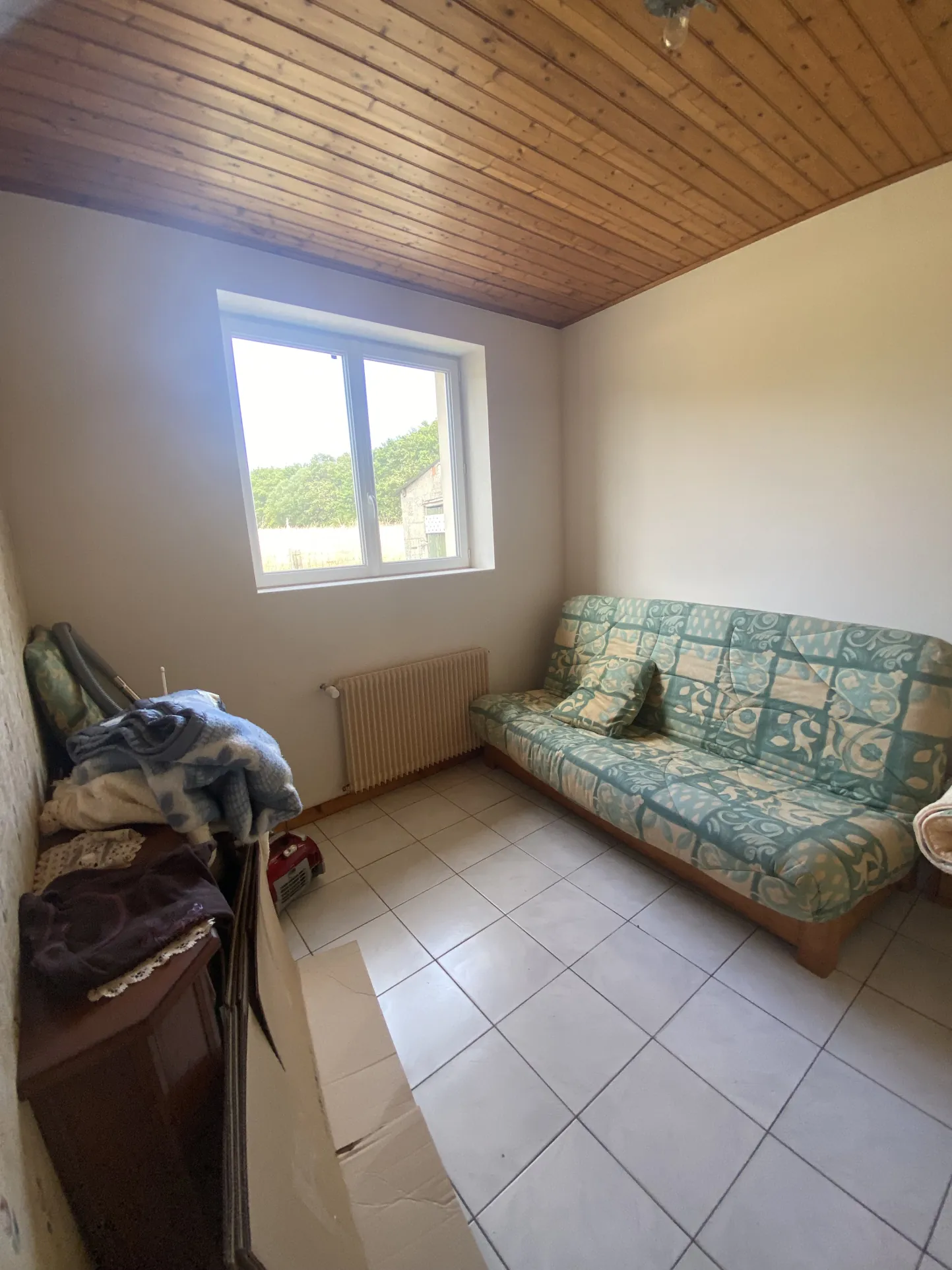 Maison spacieuse à Challans avec studio, dépendances et jardin de 2590 m² 