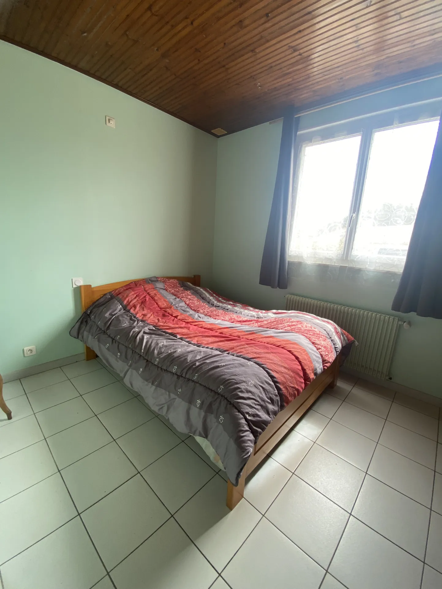 Maison spacieuse à Challans avec studio, dépendances et jardin de 2590 m² 