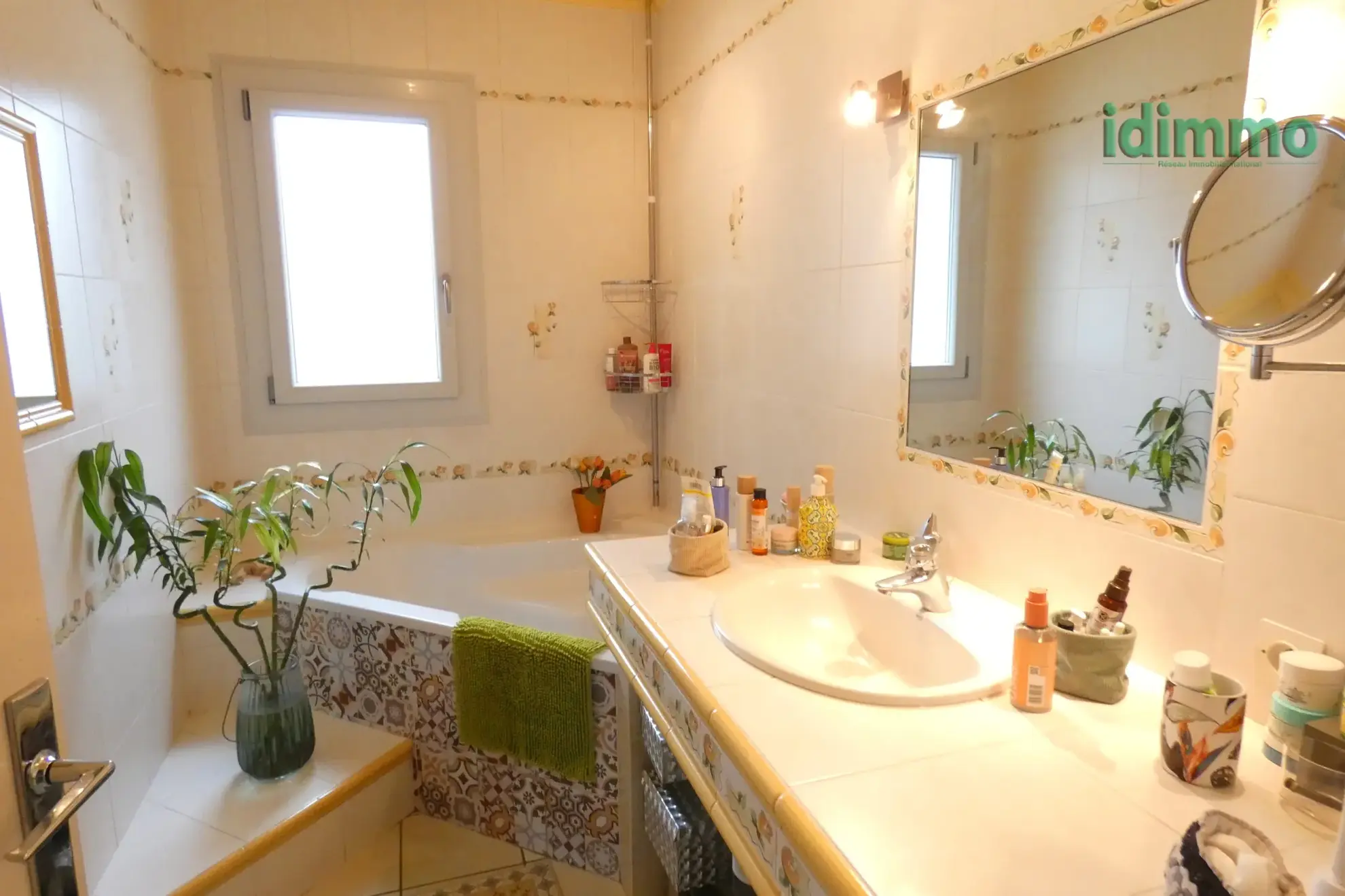 Bel appartement T4 à Aurillac avec balcon, cave et parking sécurisé 