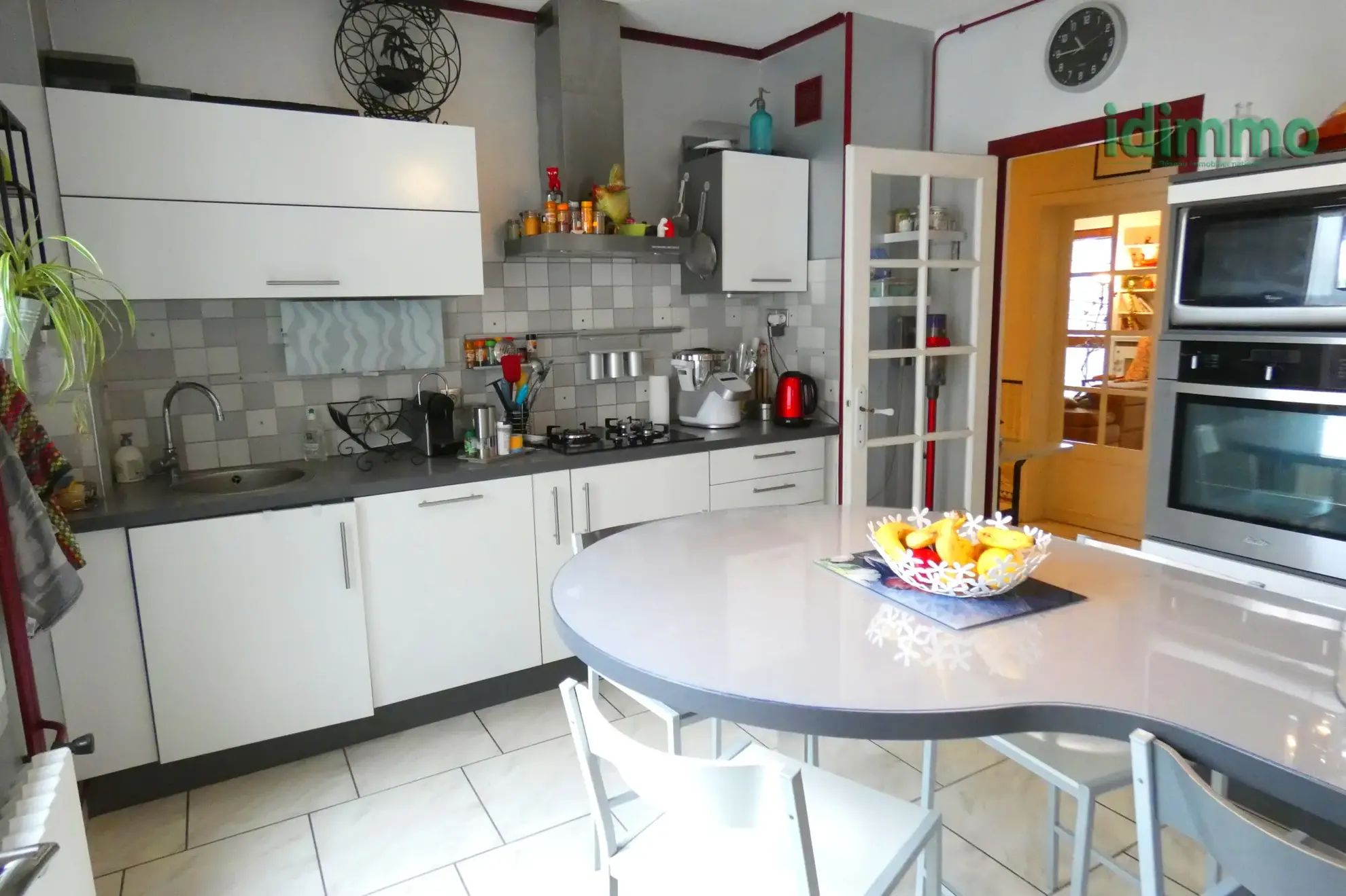 Bel appartement T4 à Aurillac avec balcon, cave et parking sécurisé 