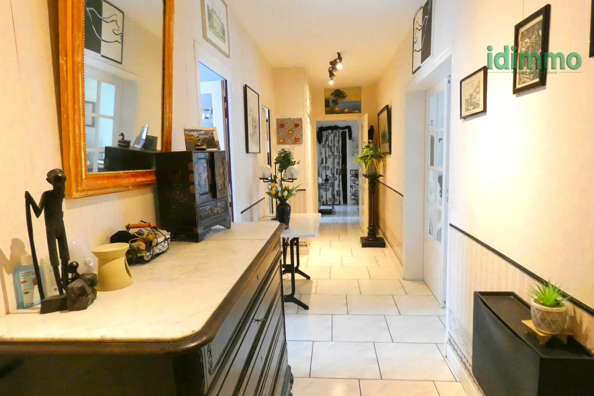 Bel appartement T4 à Aurillac avec balcon, cave et parking sécurisé 