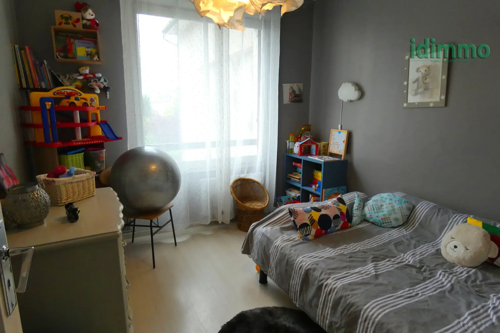 Bel appartement T4 à Aurillac avec balcon, cave et parking sécurisé 
