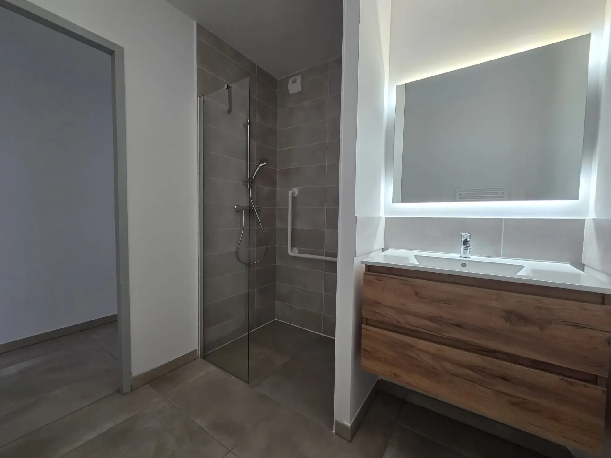 Investissez dans un appartement T3 neuf à Sérignan, proche Béziers, avec terrasse et faibles charges énergétiques 