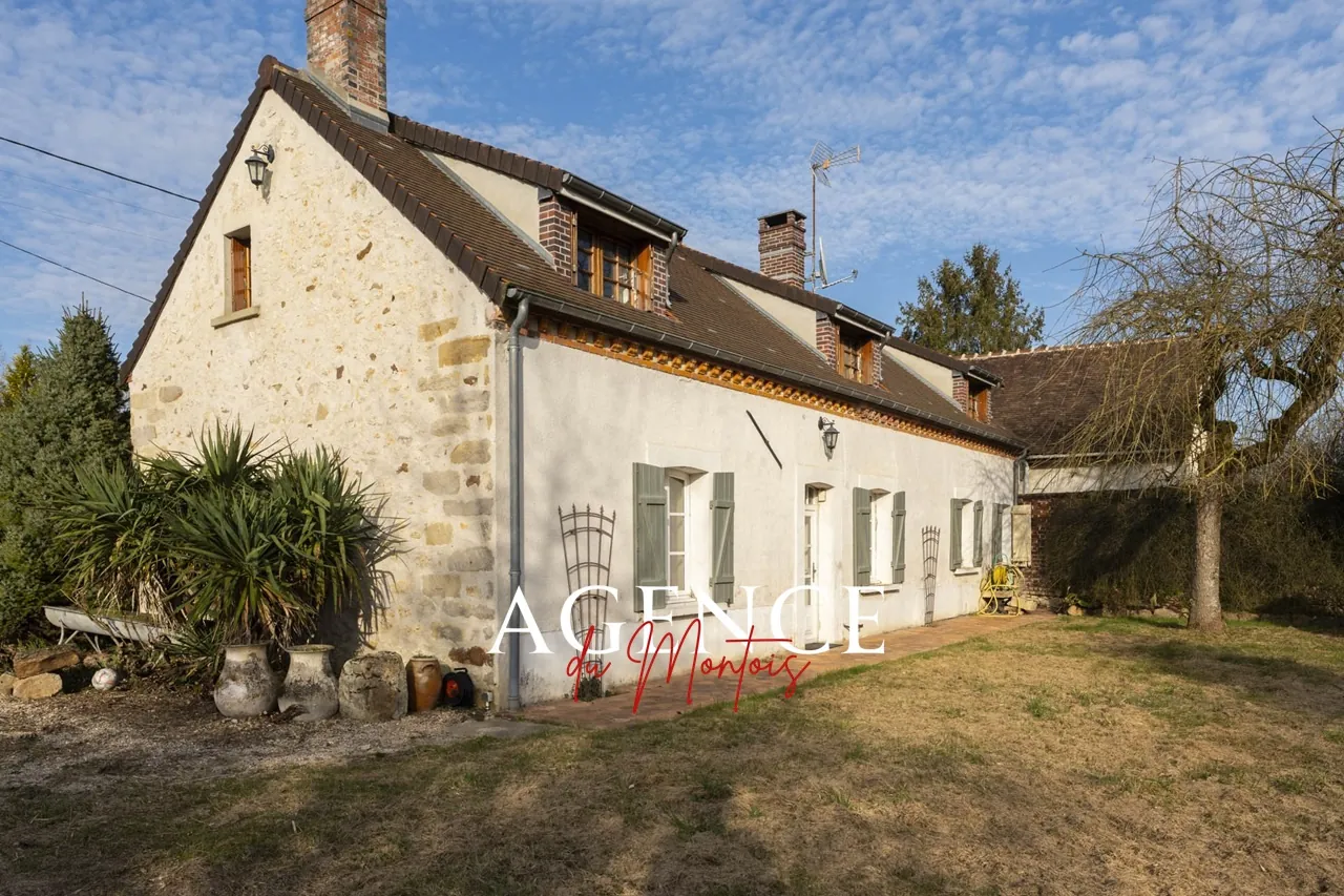 Fermette rénovée de 151 m² avec jardin clos à Gouaix près de Provins 