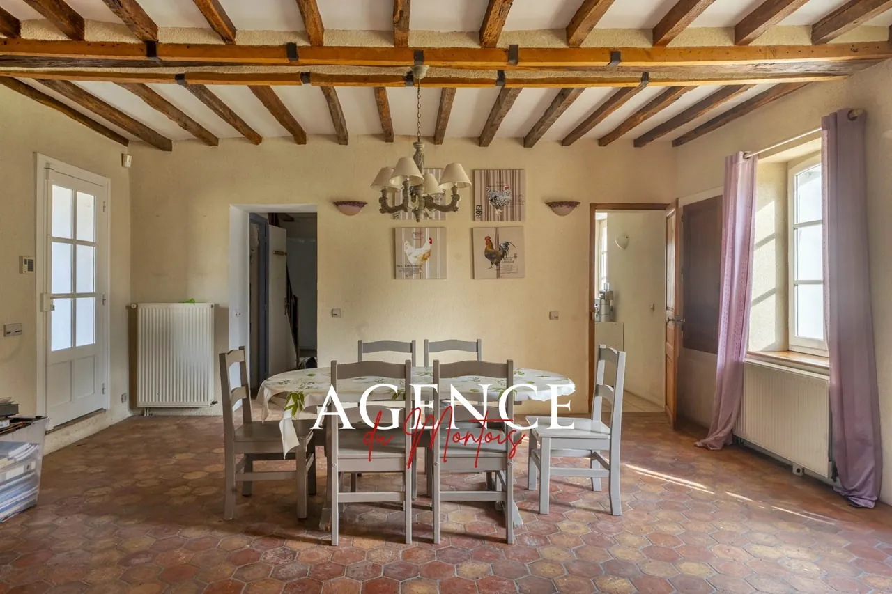 Fermette rénovée de 151 m² avec jardin clos à Gouaix près de Provins 