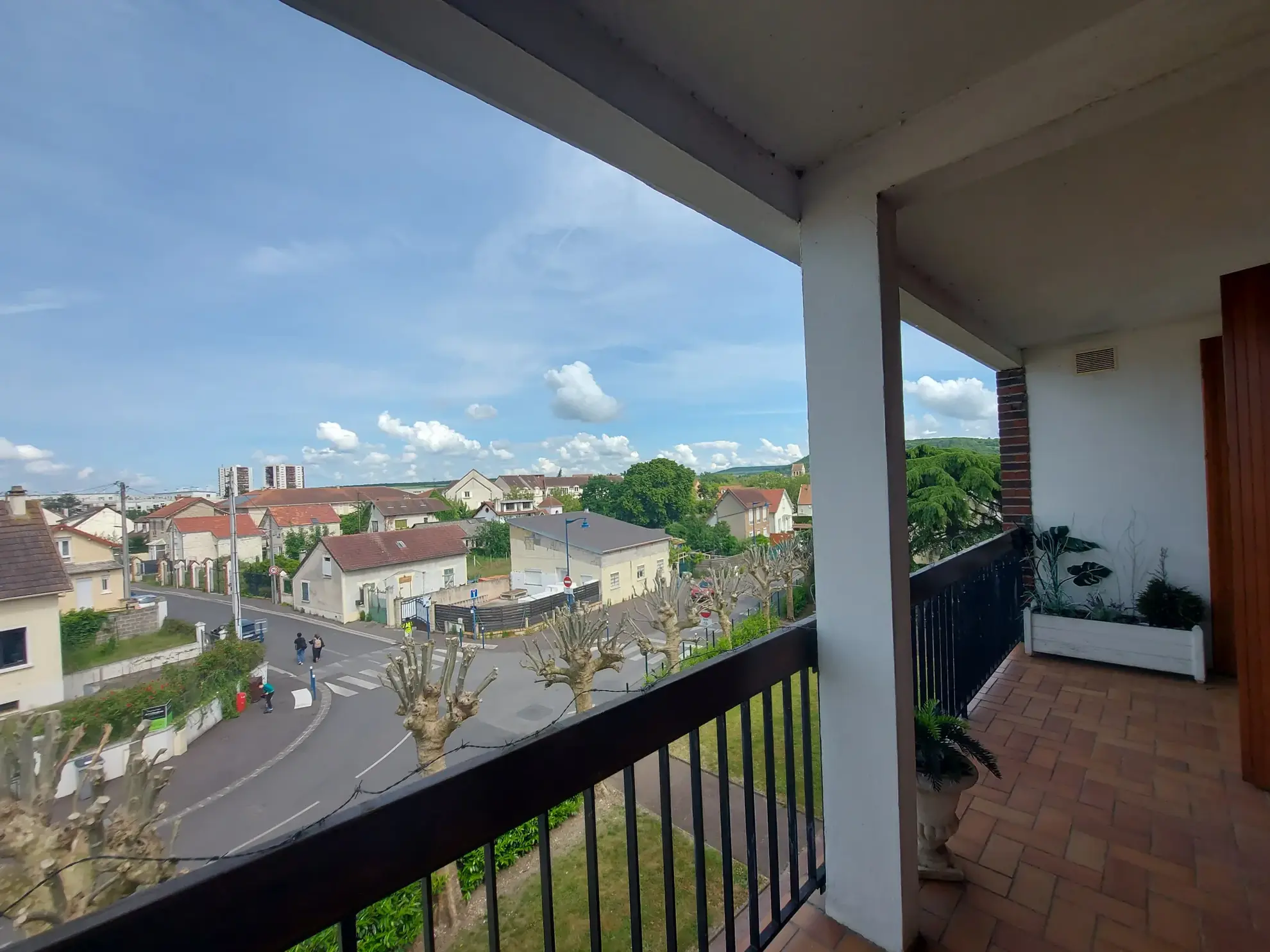 Appartement familial de 98 m² à Mantes-la-Jolie Gassicourt avec balcon et garage 