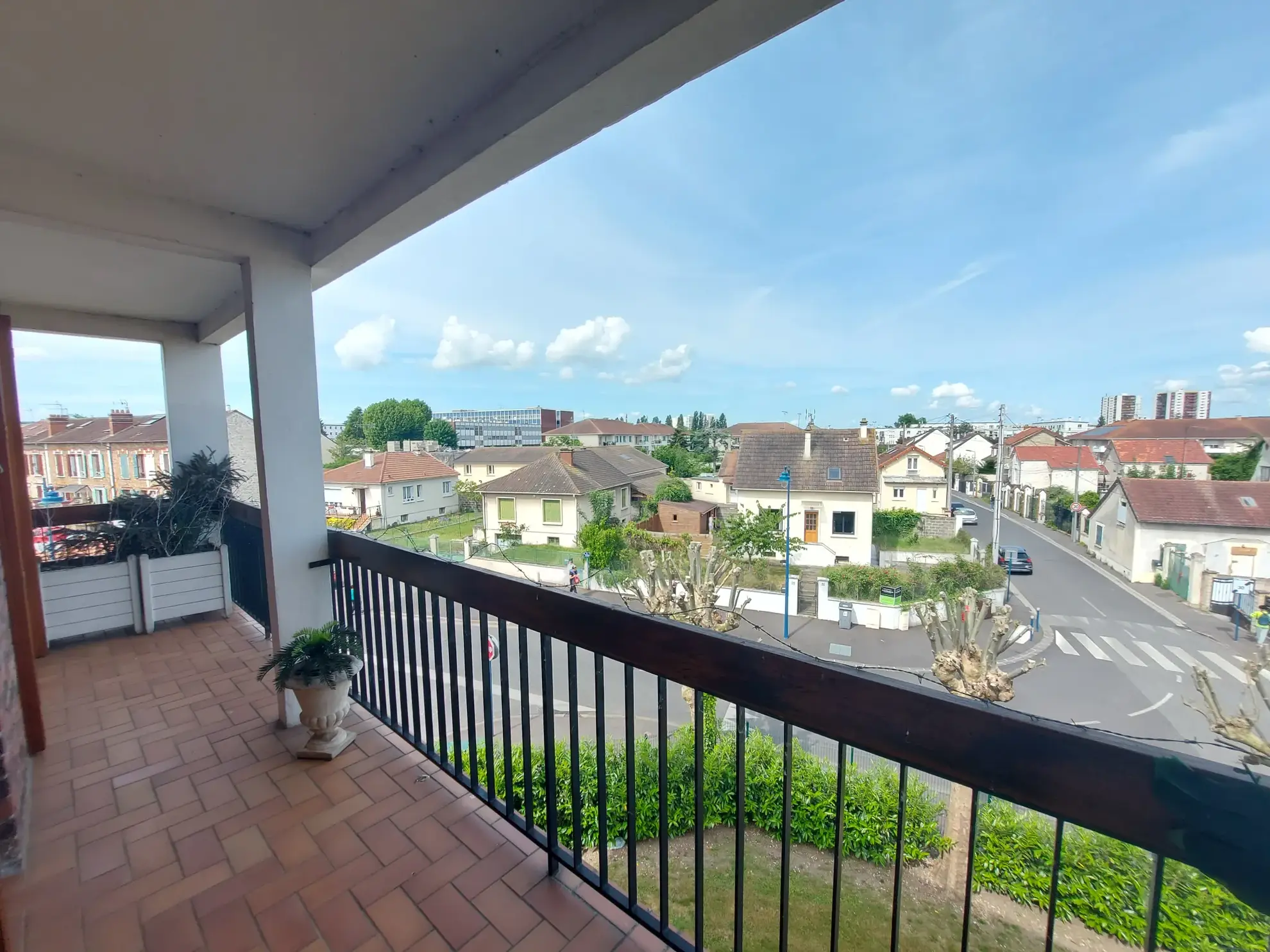 Appartement familial de 98 m² à Mantes-la-Jolie Gassicourt avec balcon et garage