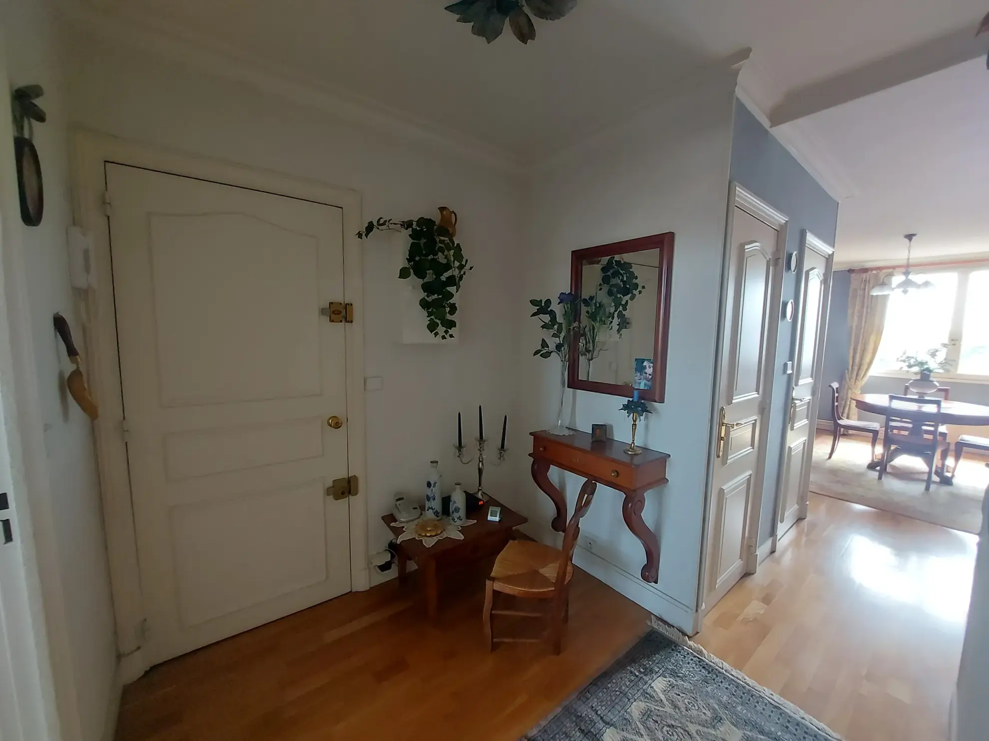 Appartement familial de 98 m² à Mantes-la-Jolie Gassicourt avec balcon et garage 