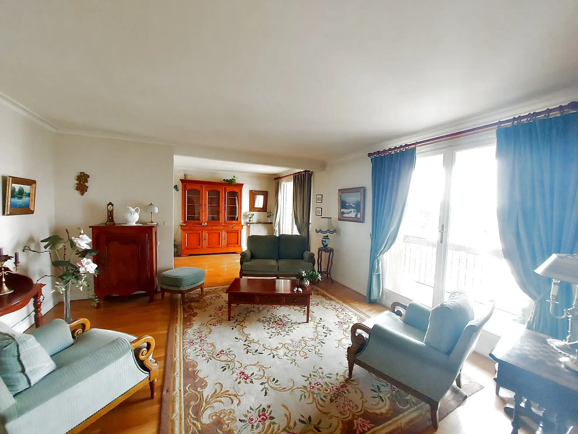 Appartement familial de 98 m² à Mantes-la-Jolie Gassicourt avec balcon et garage 