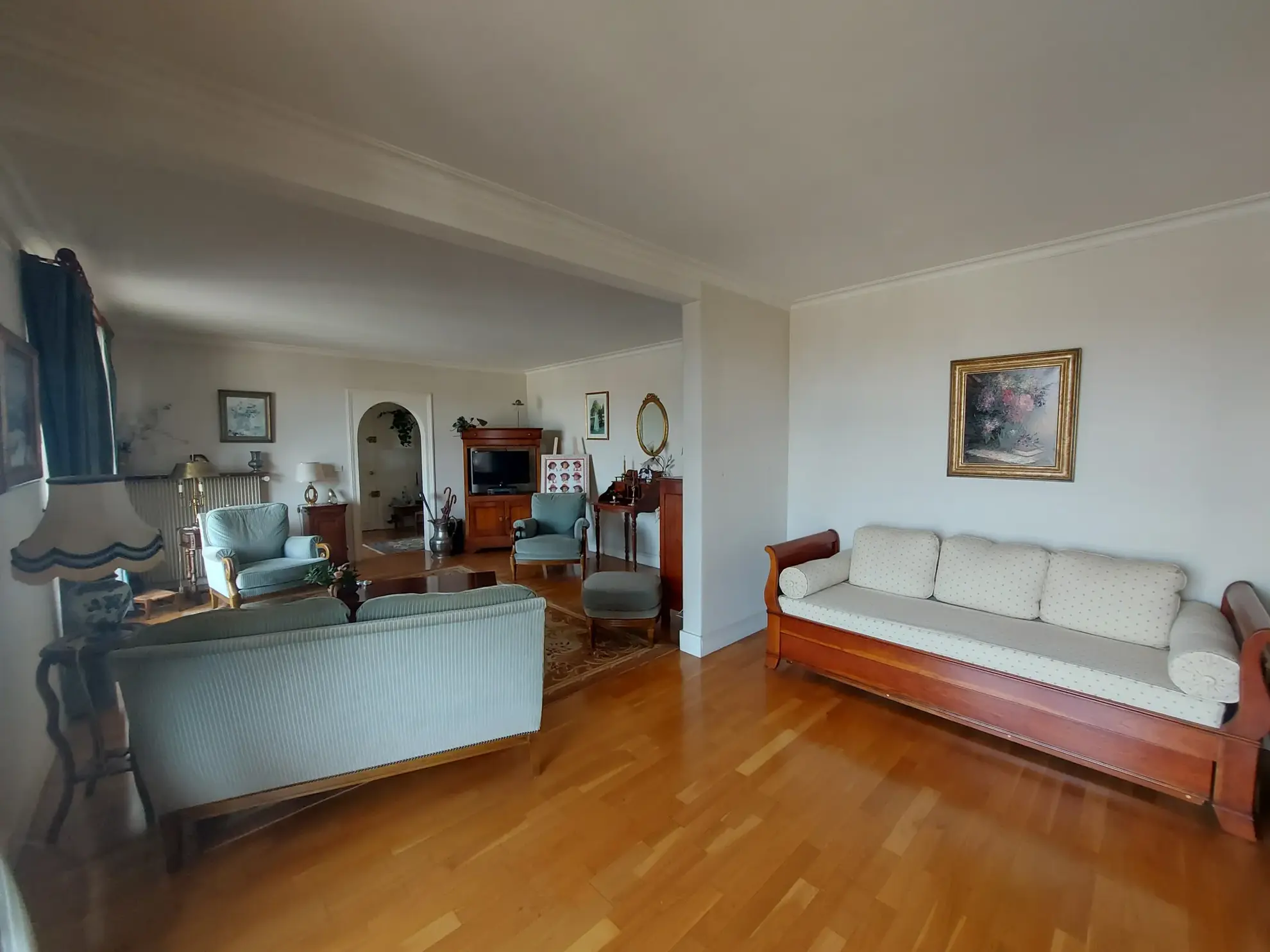 Appartement familial de 98 m² à Mantes-la-Jolie Gassicourt avec balcon et garage 