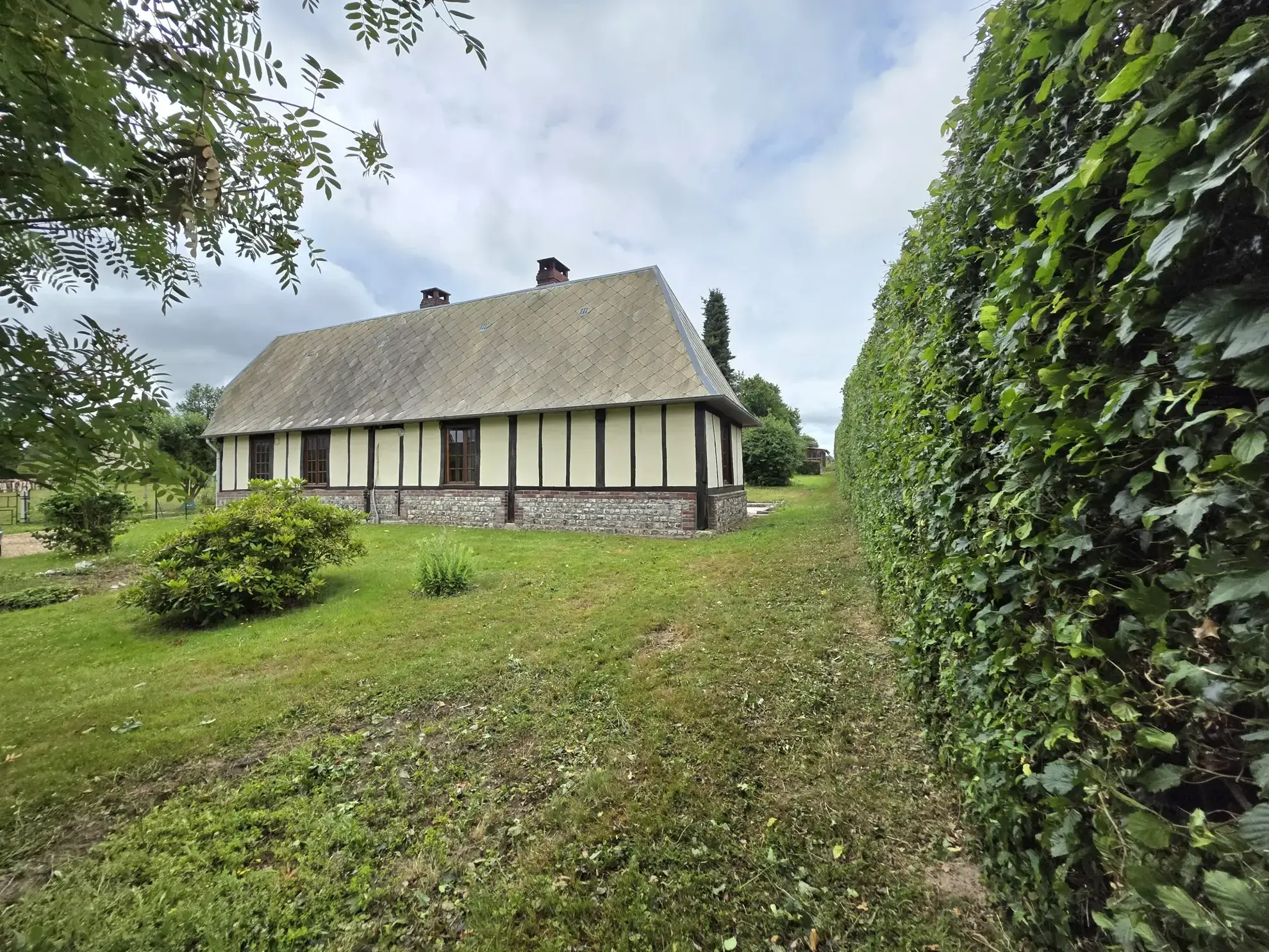 Charmante maison normande avec dépendance et jardin à Pont-Audemer 