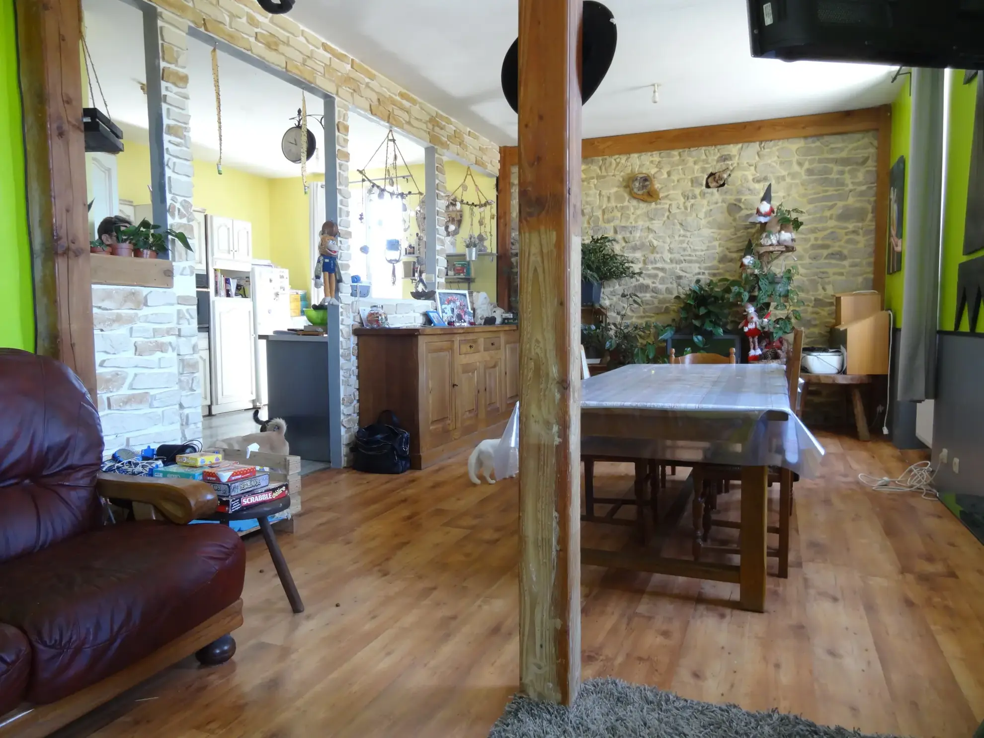 Grande maison rénovée de 211 m² à Plesidy, idéale pour famille ou projet touristique 