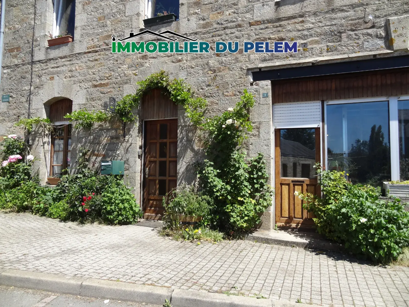 Grande maison rénovée de 211 m² à Plesidy, idéale pour famille ou projet touristique