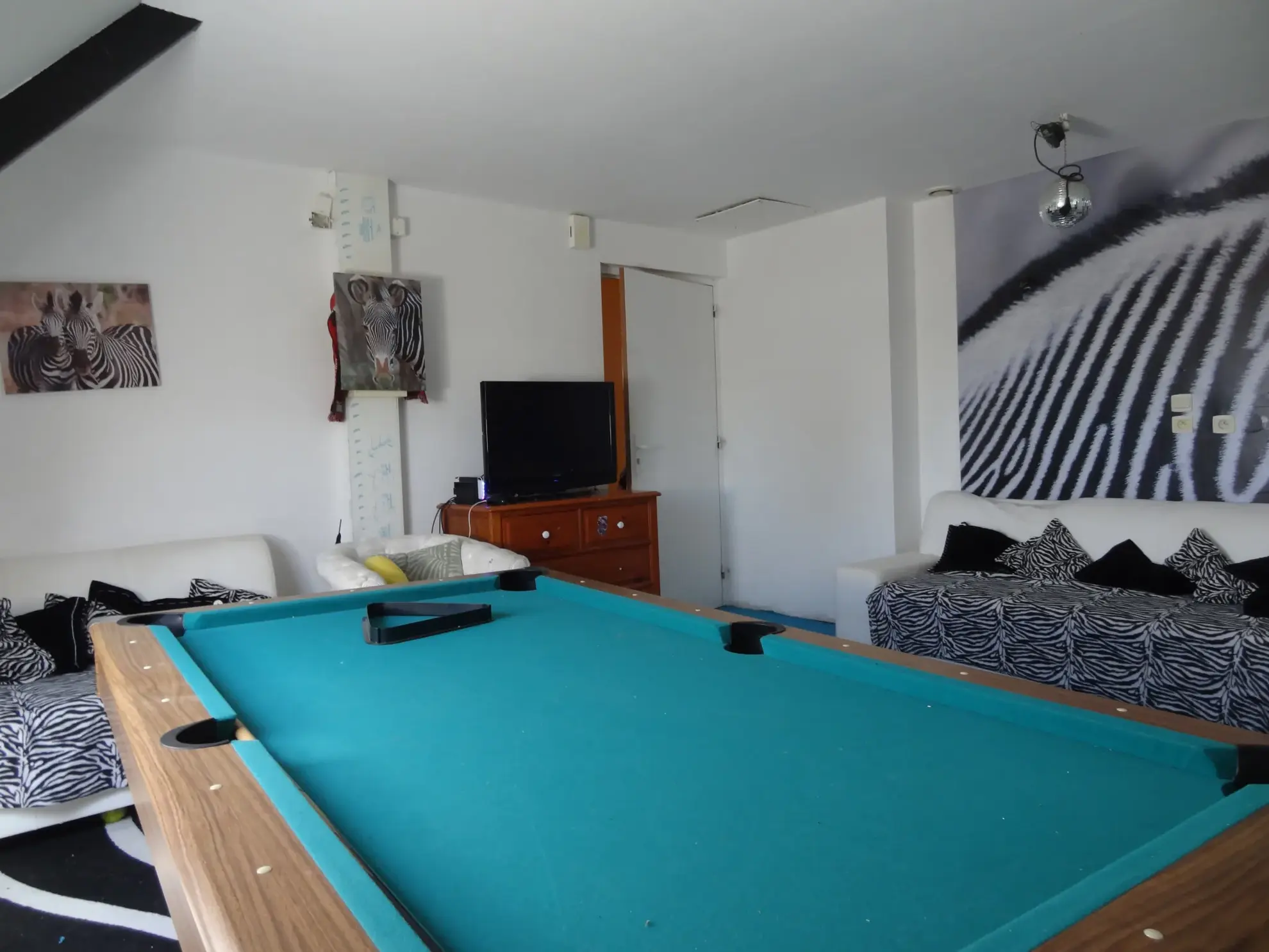 Grande maison rénovée de 211 m² à Plesidy, idéale pour famille ou projet touristique 