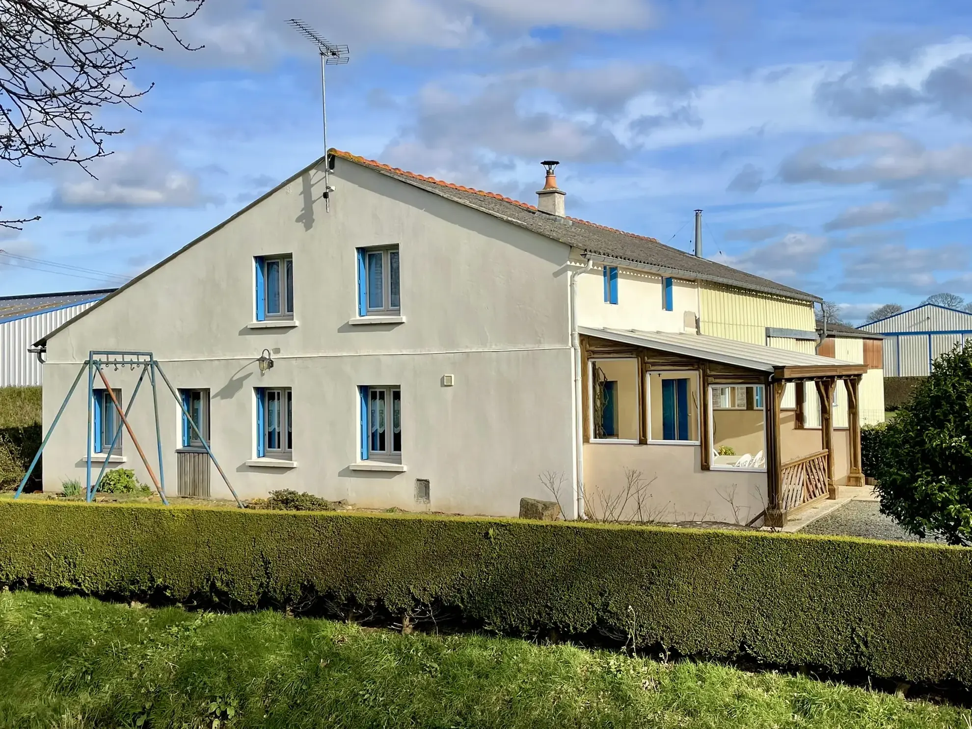 Propriété mixte avec maison et atelier à Goudelin près de Guingamp/Lanvollon 