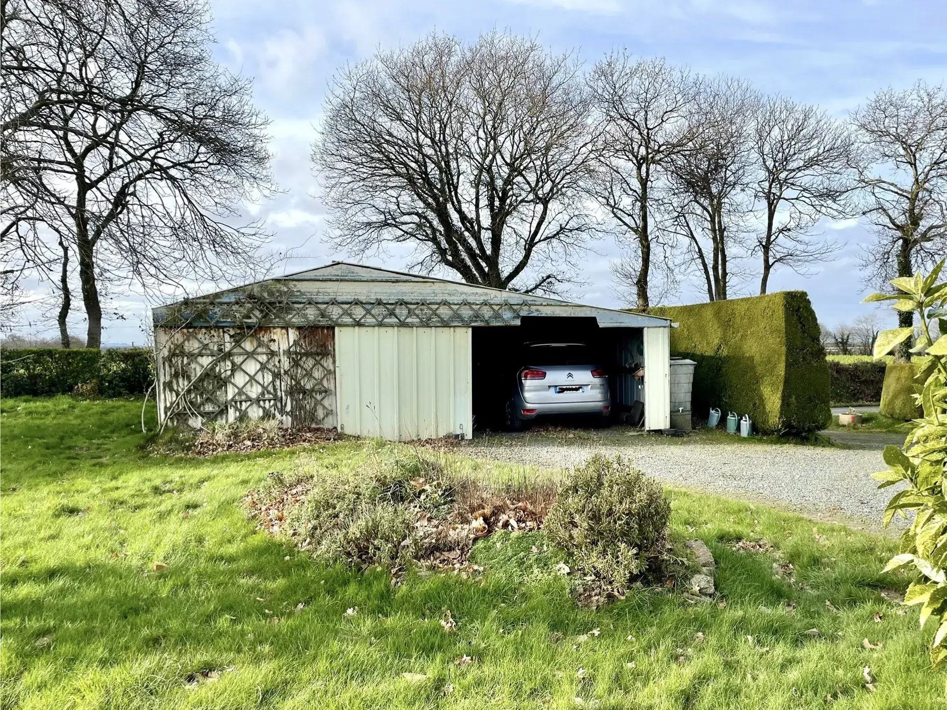 Propriété mixte avec maison et atelier à Goudelin près de Guingamp/Lanvollon 