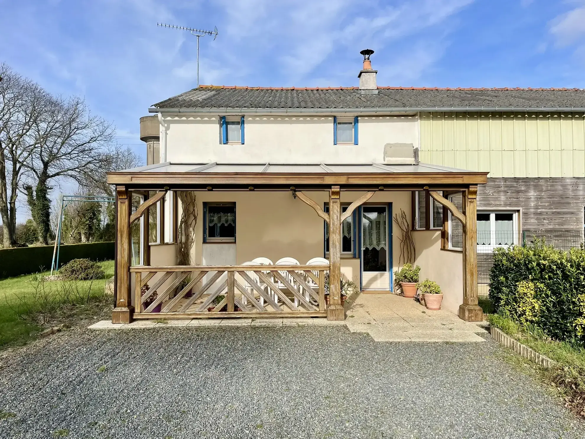 Propriété mixte à Goudelin avec maison et atelier, proche de Guingamp et Lanvollon