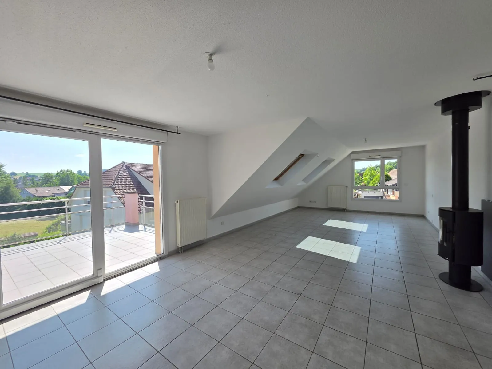 Appartement 3 pièces lumineux à Hirsingue – Dernier étage avec garage 