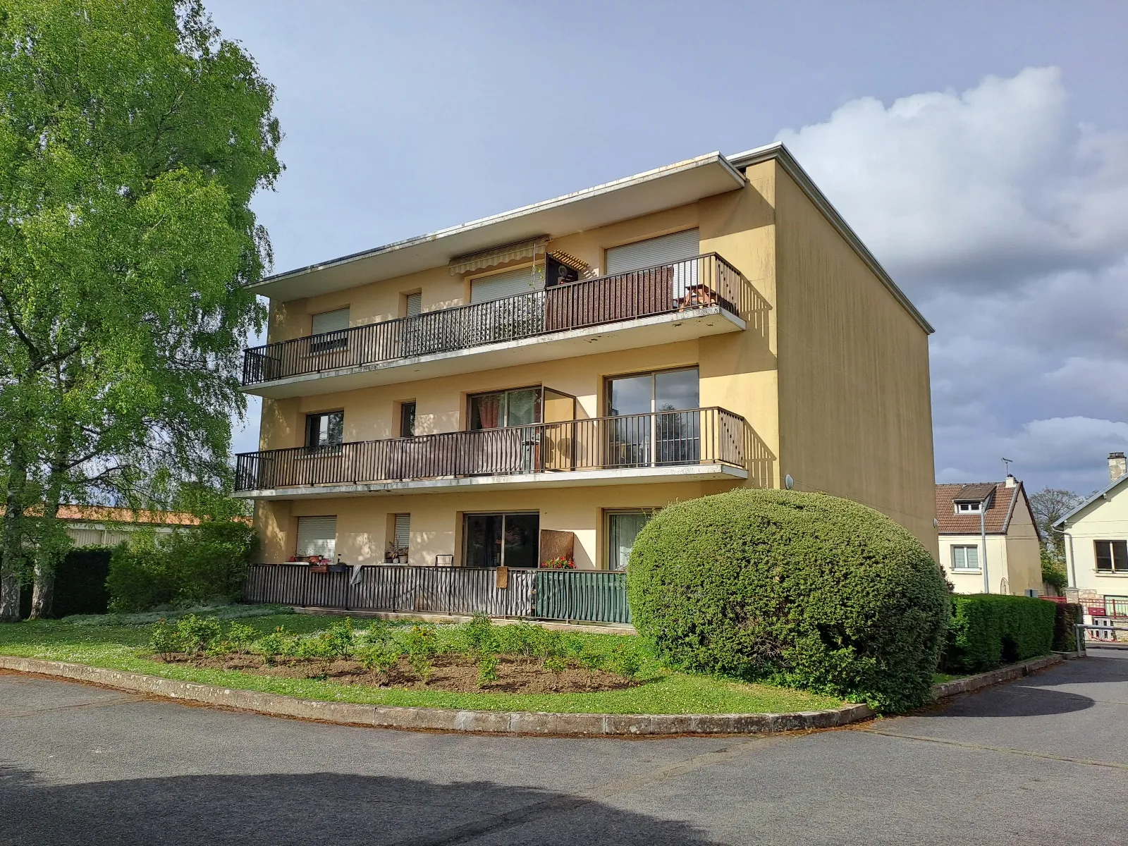 Appartement traversant de 56 m² au centre de Rambouillet avec parking et balcon 