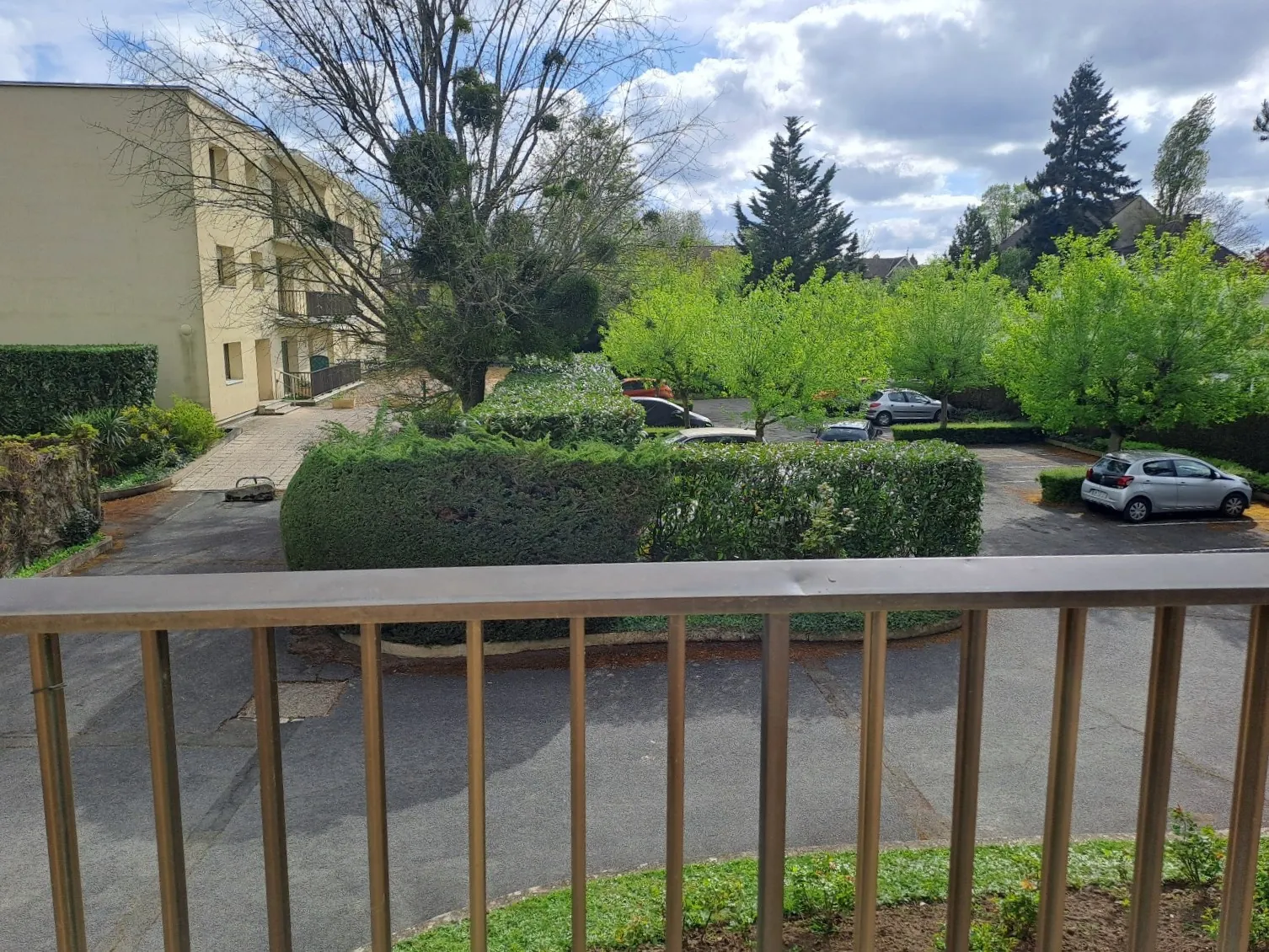 Appartement traversant de 56 m² au centre de Rambouillet avec parking et balcon 