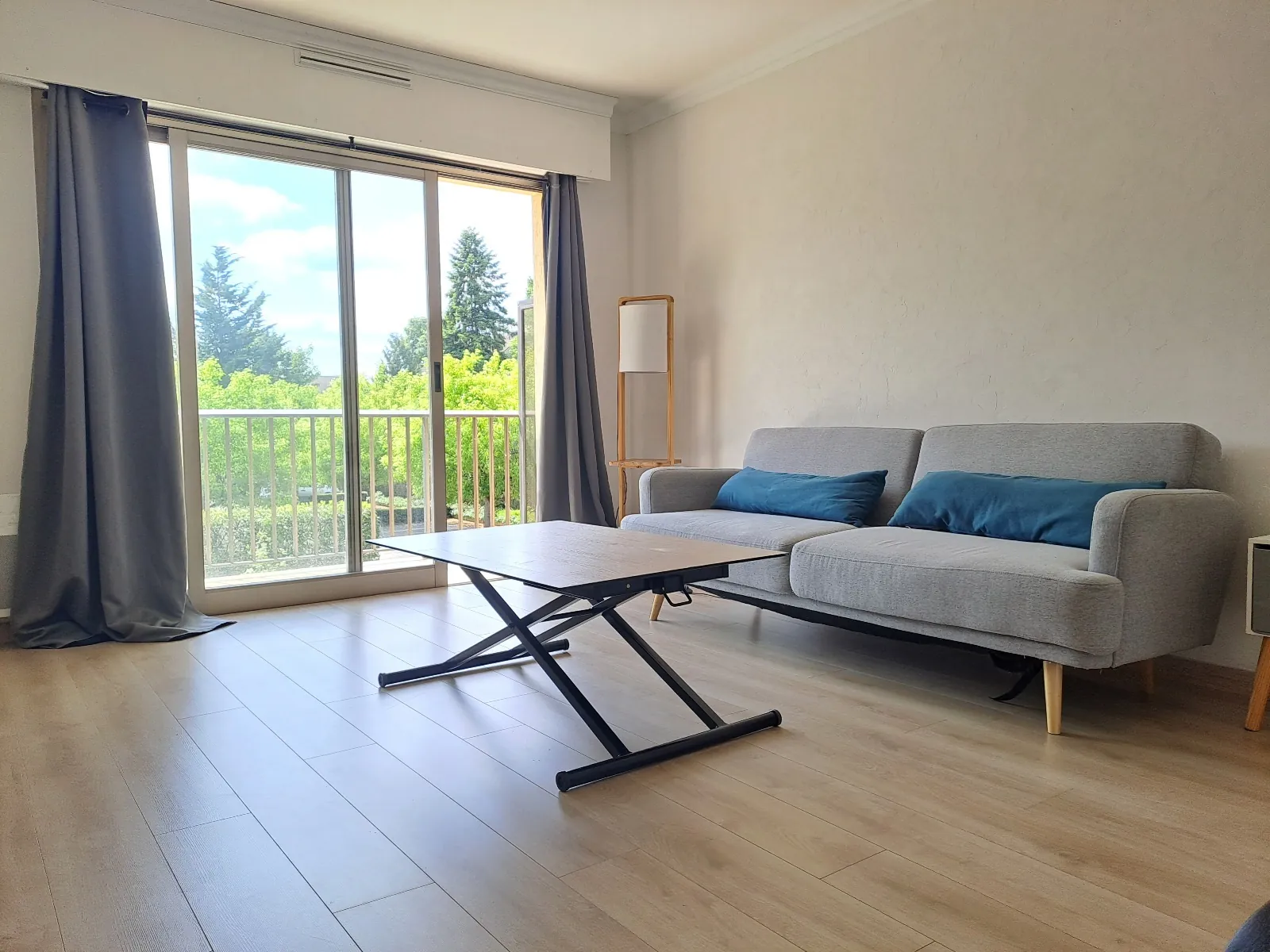 Appartement traversant de 56 m² au centre de Rambouillet avec parking et balcon 