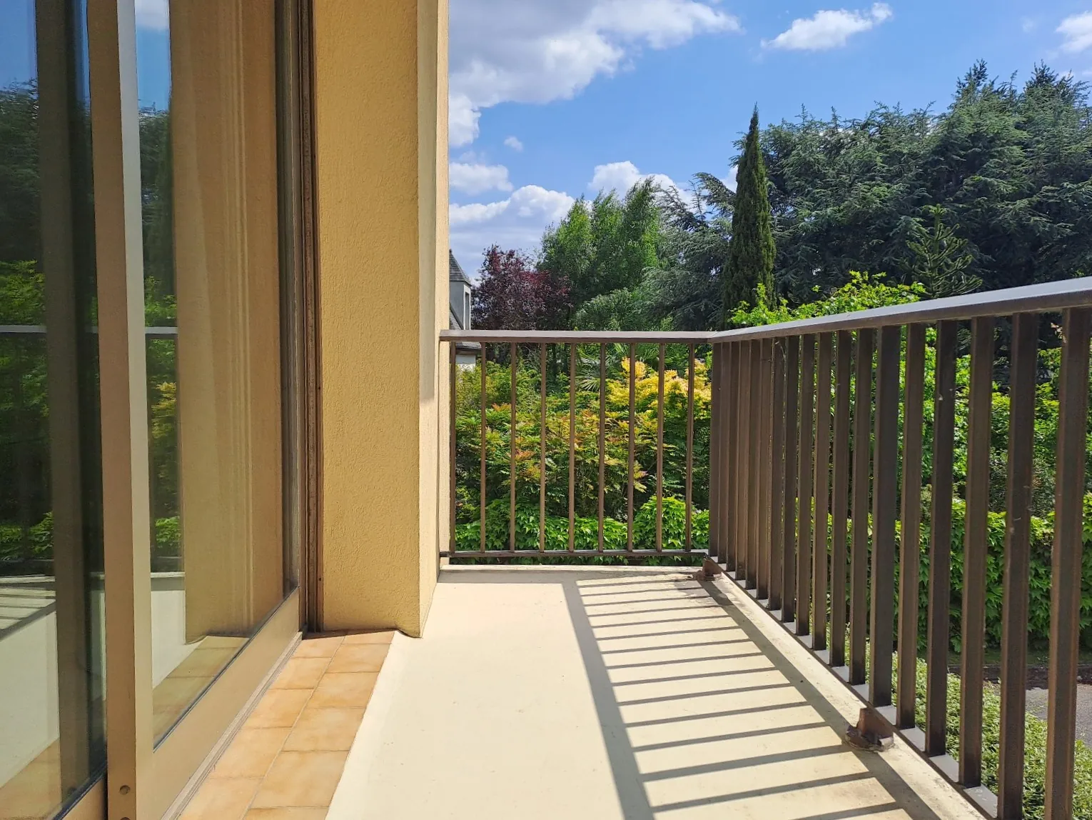 Appartement traversant de 56 m² au centre de Rambouillet avec parking et balcon 