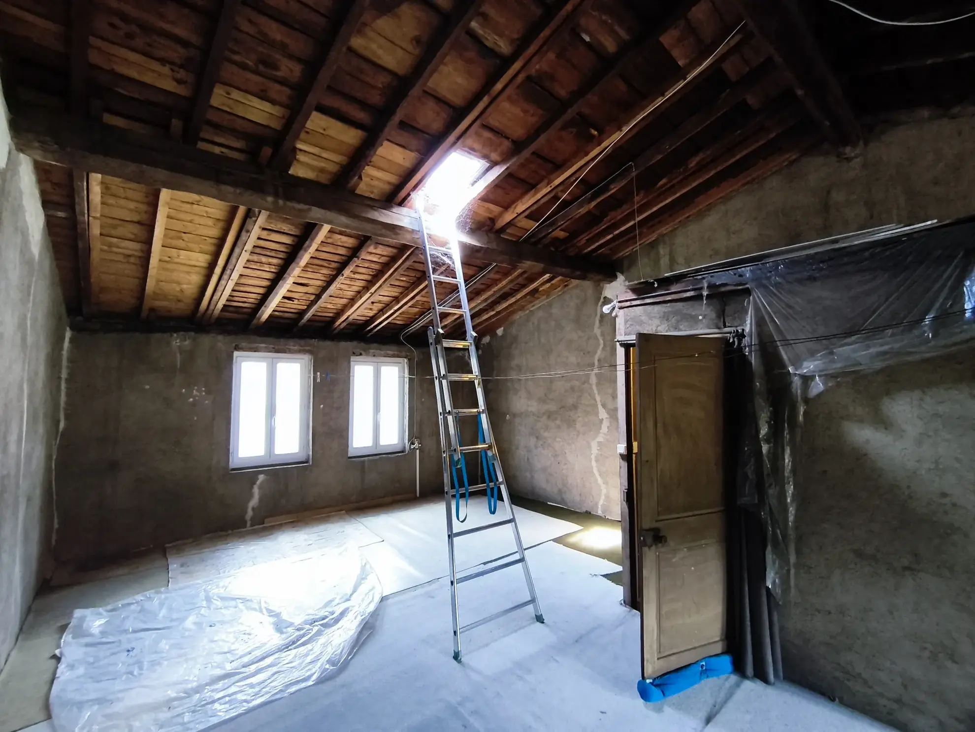 Maison de ville F5 avec terrasse, garage et terrain à Thiers 