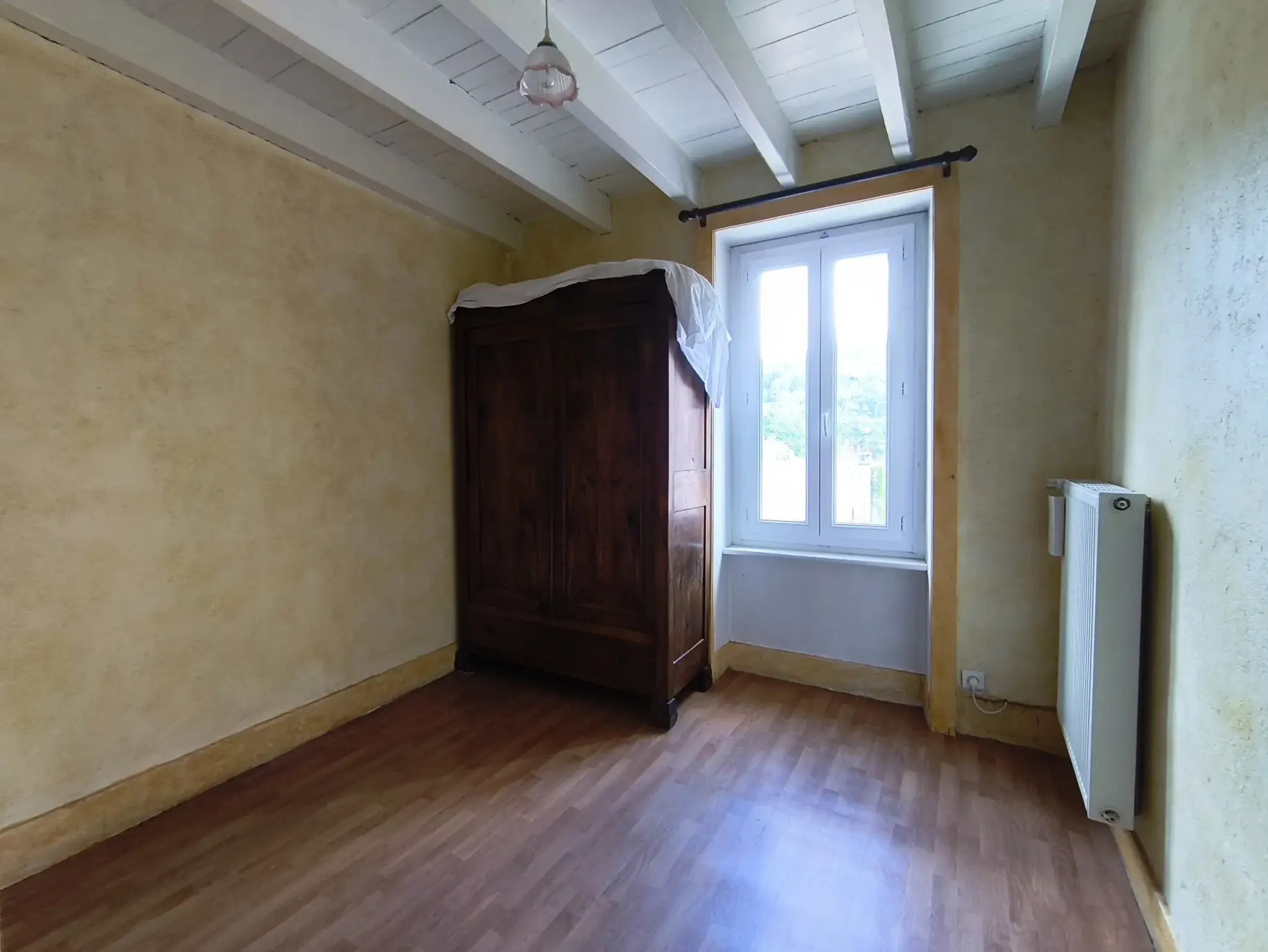 Maison de ville F5 avec terrasse, garage et terrain à Thiers 