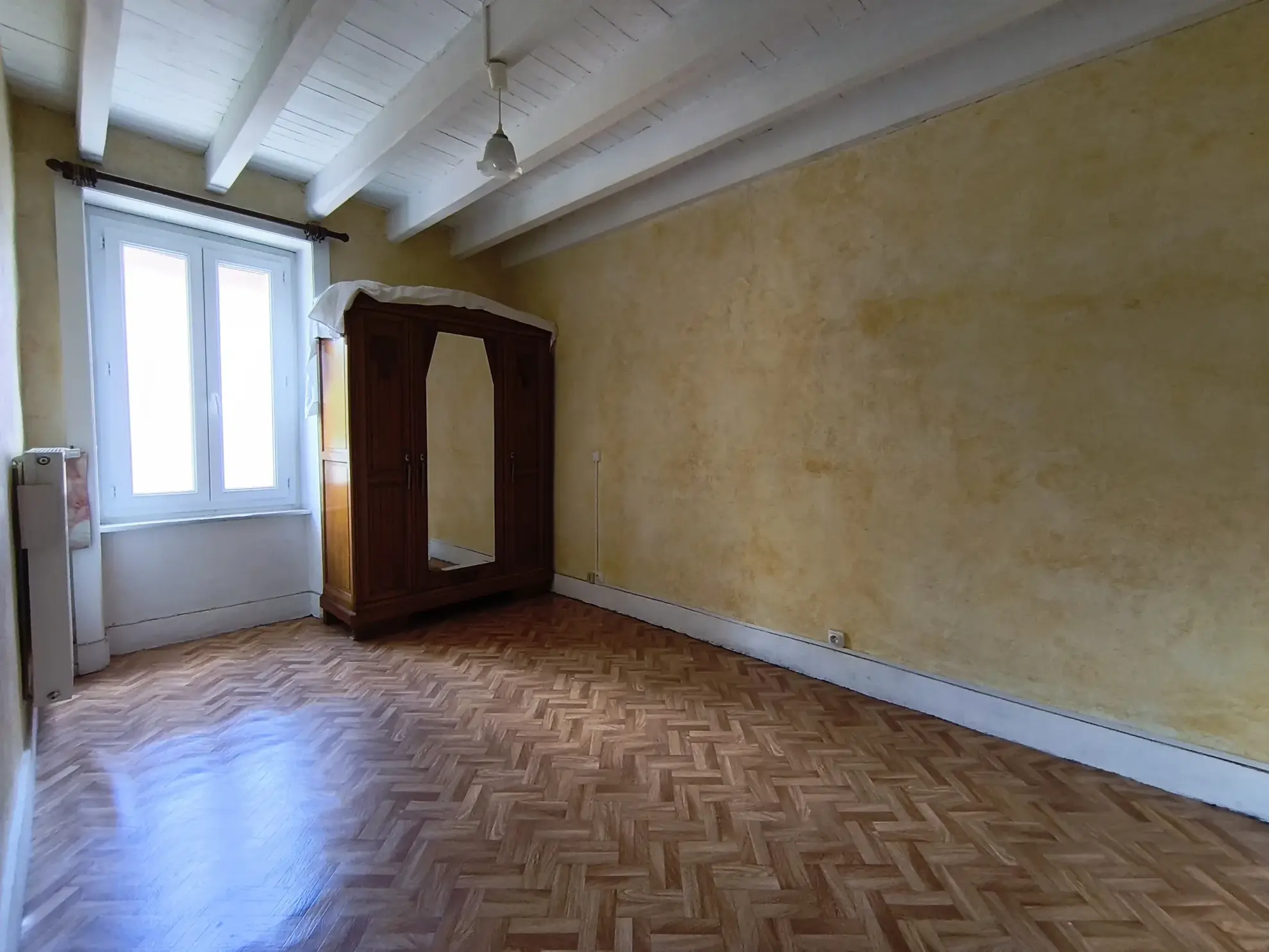 Maison de ville F5 avec terrasse, garage et terrain à Thiers 