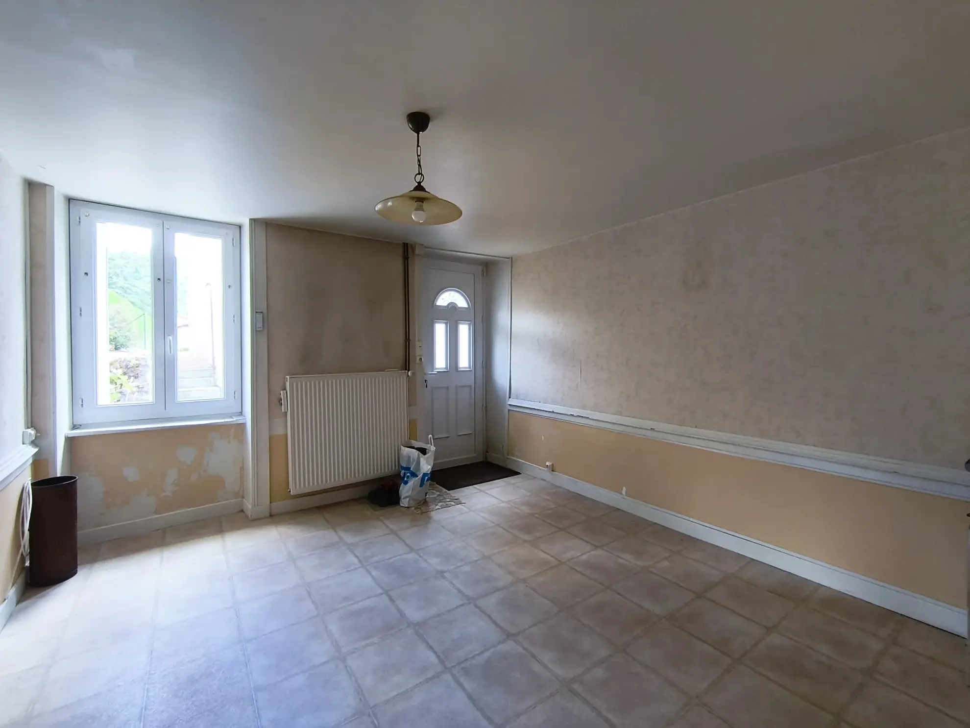 Maison de ville F5 avec terrasse, garage et terrain à Thiers 