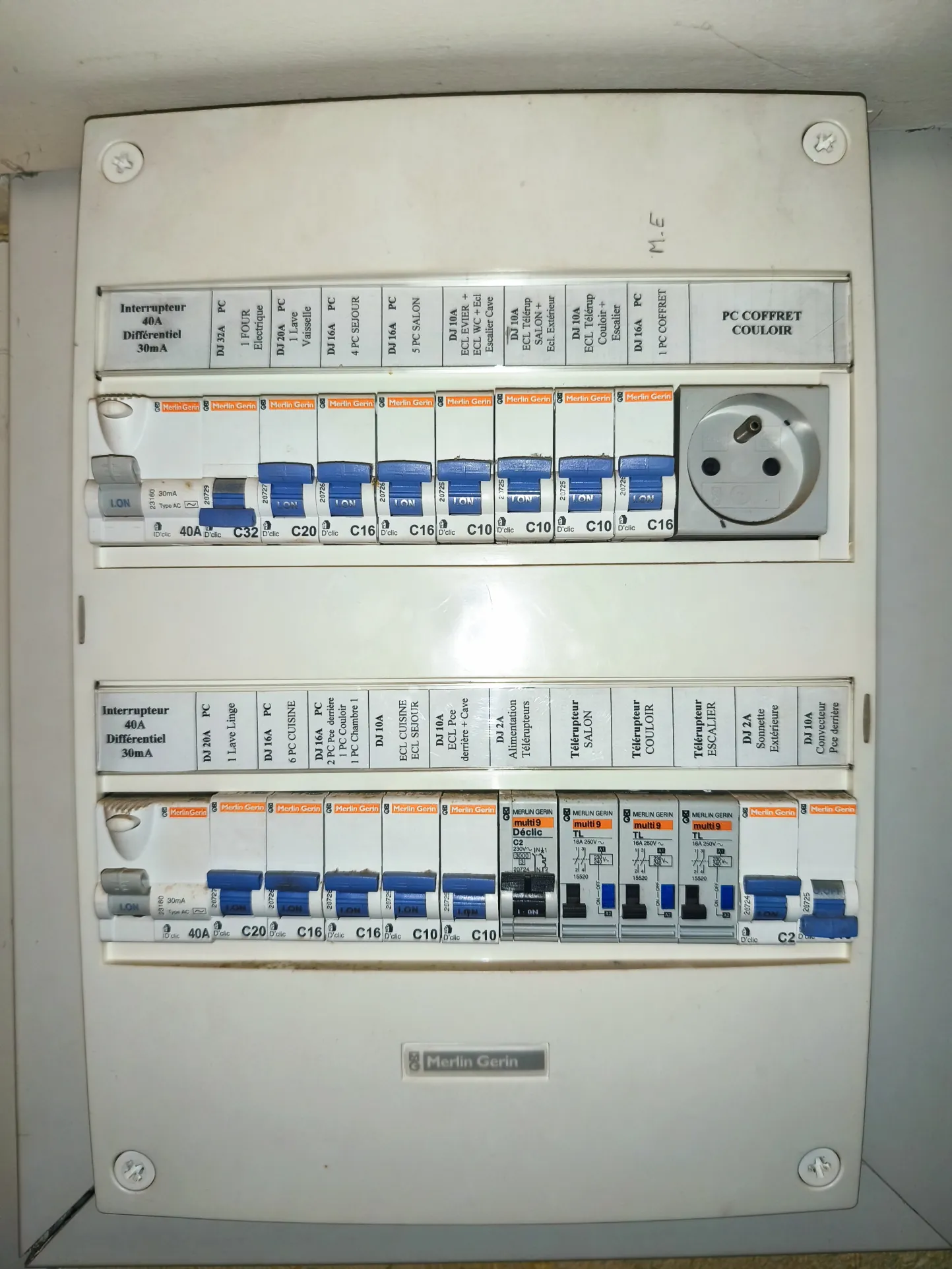 Maison de ville F5 avec terrasse, garage et terrain à Thiers 