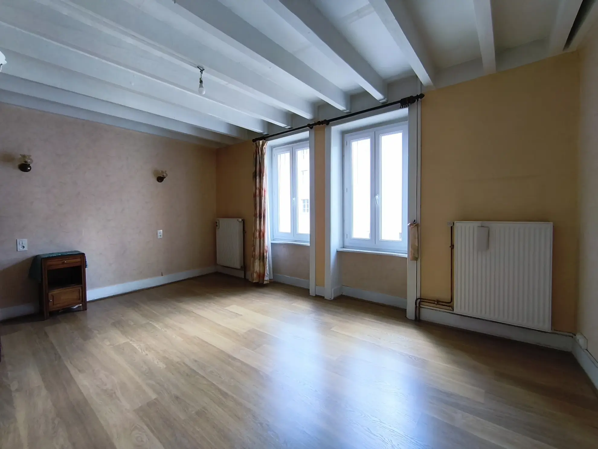 Maison de ville F5 avec terrasse, garage et terrain à Thiers 