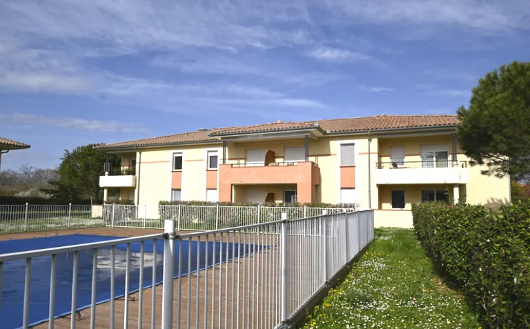 Appartement T1 bis à Auterive avec balcon, parking et piscine 