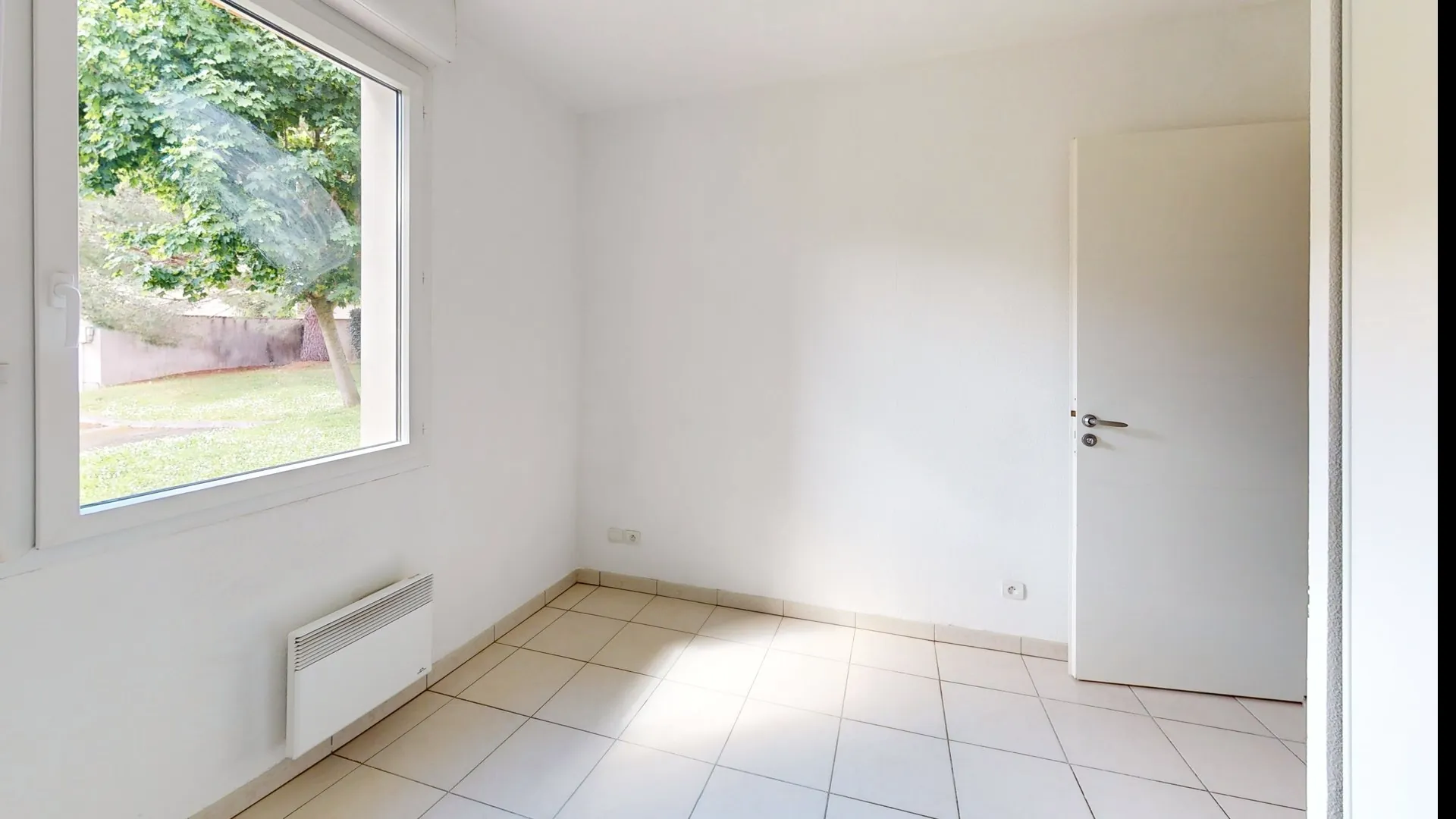 Appartement T1 bis à Auterive avec balcon, parking et piscine 