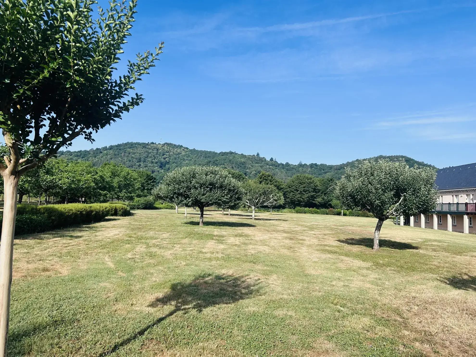 Appartement rénové de 45 m² à Argentat avec vue sur la rivière, parfait pour investissement ou résidence secondaire 