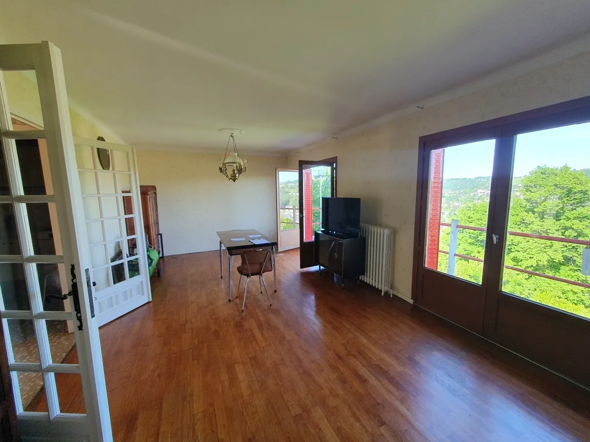 Maison à vendre à Tulle avec vue sur la ville et 4 chambres 