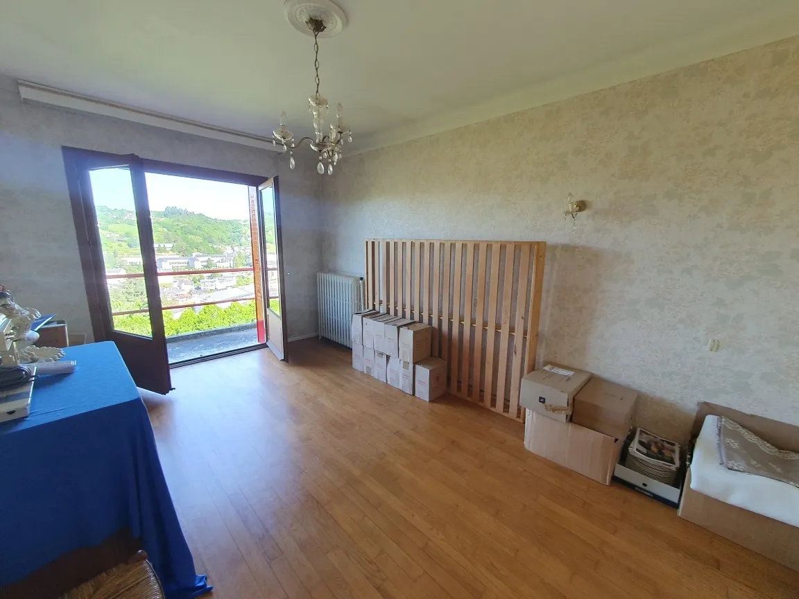 Maison à vendre à Tulle avec vue sur la ville et 4 chambres 