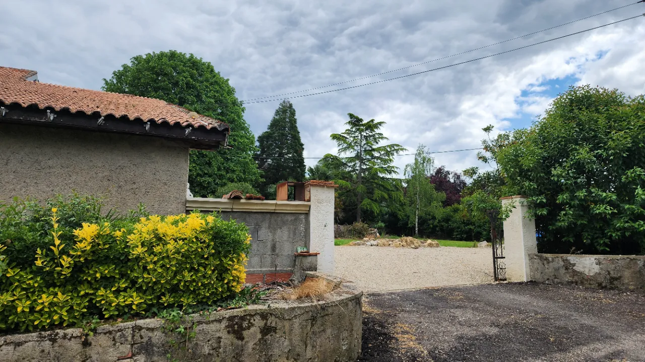 Maison de caractère à Tonneins avec grand jardin, entre calme et confort 