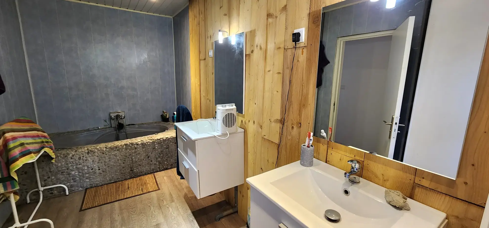 Maison de caractère à Tonneins avec grand jardin, entre calme et confort 